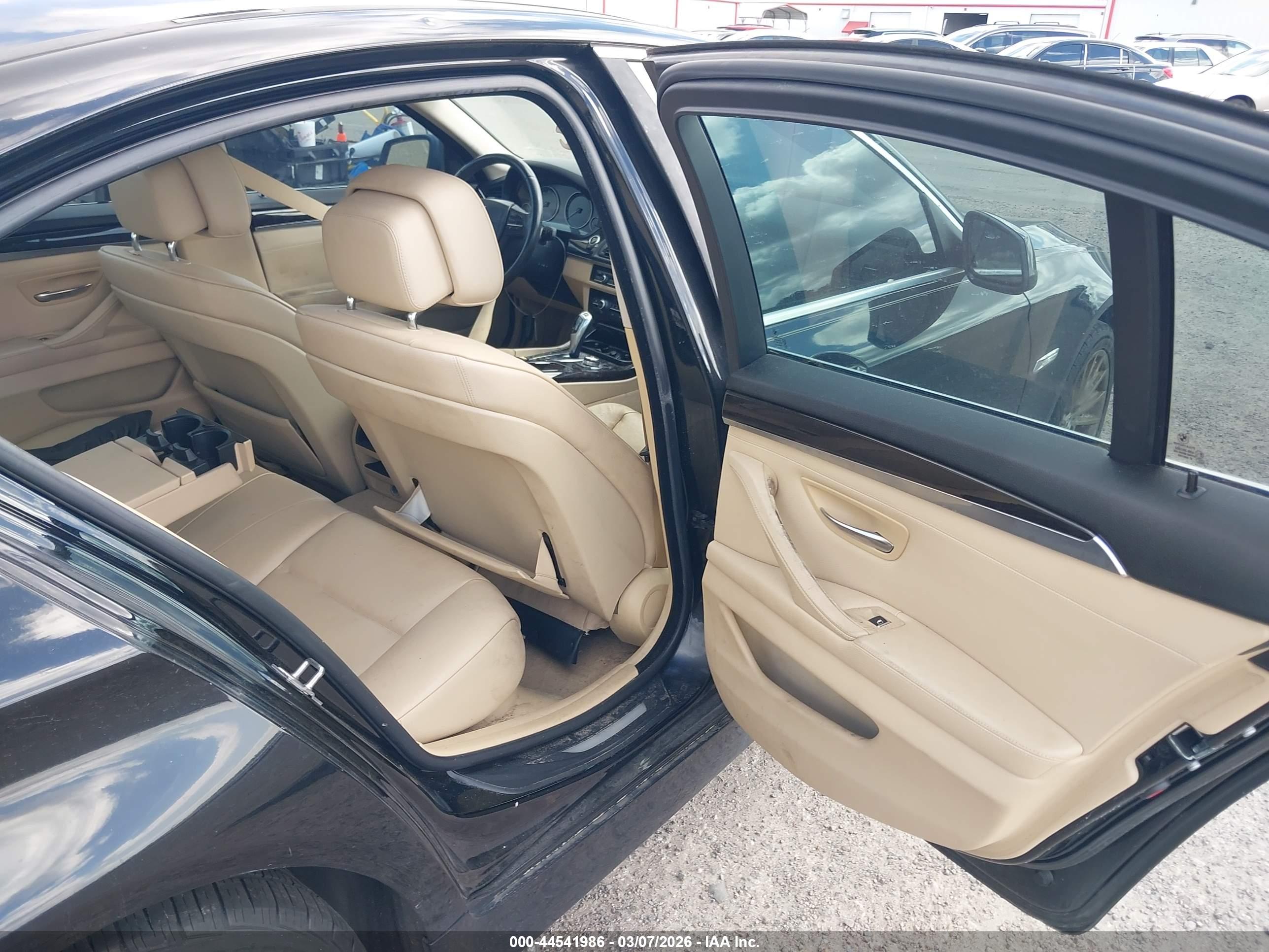 BMW 535I image 8