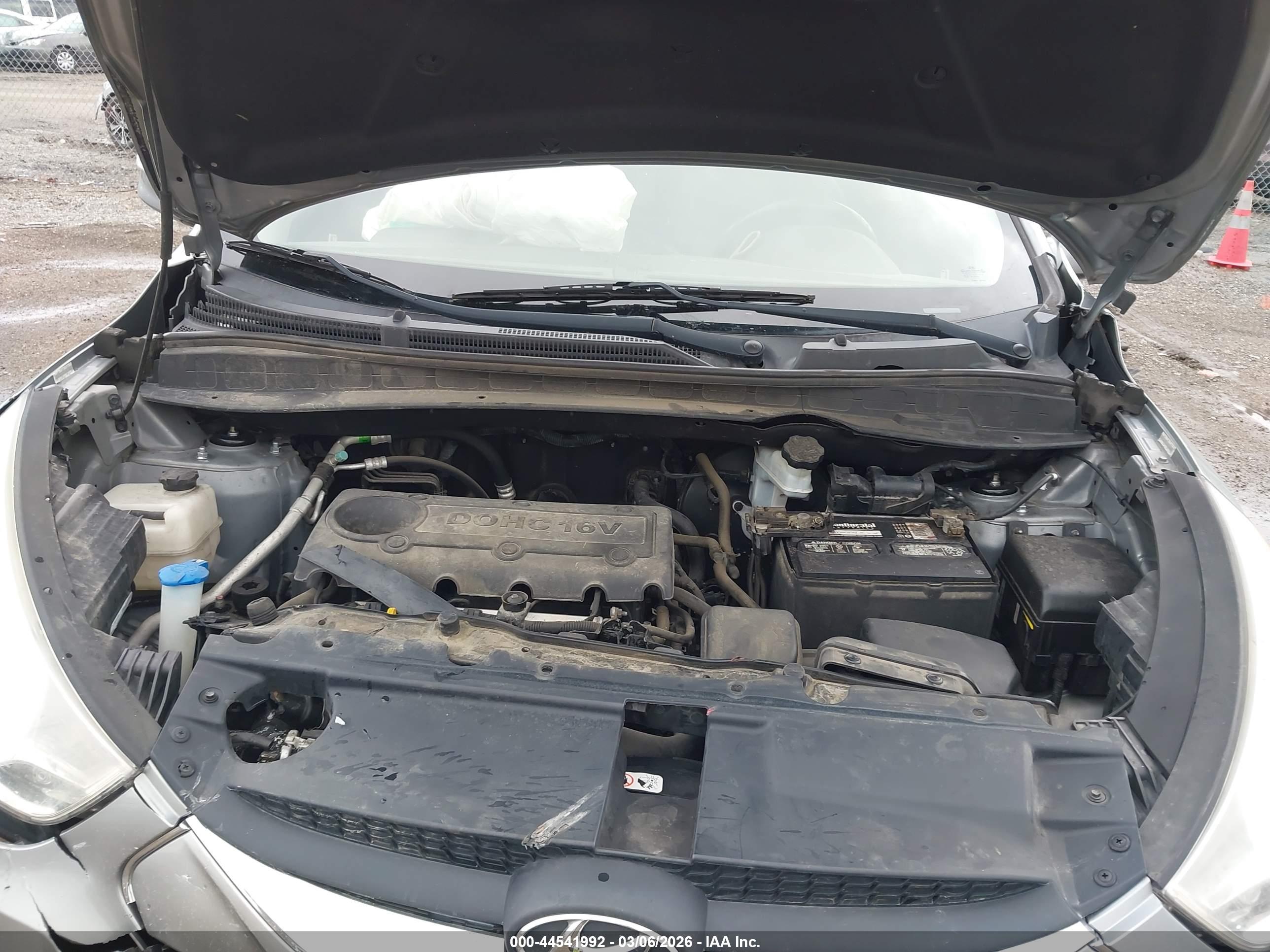 HYUNDAI TUCSON image 10