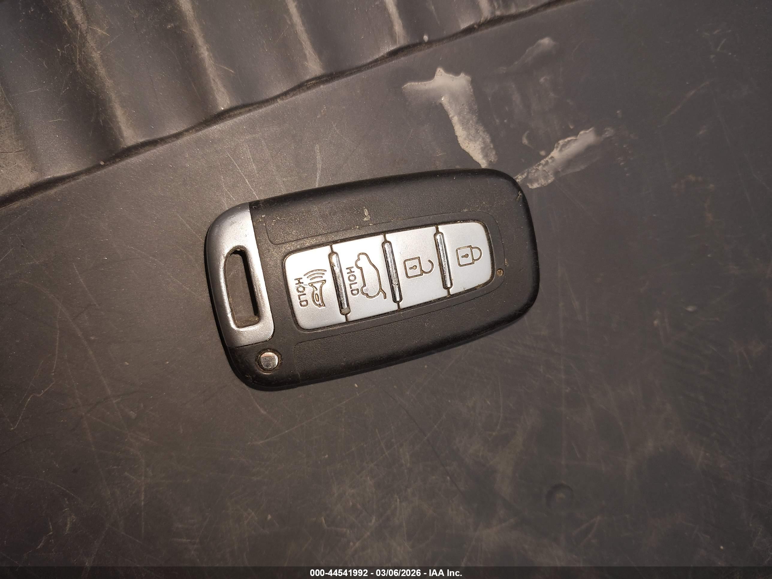 HYUNDAI TUCSON image 11
