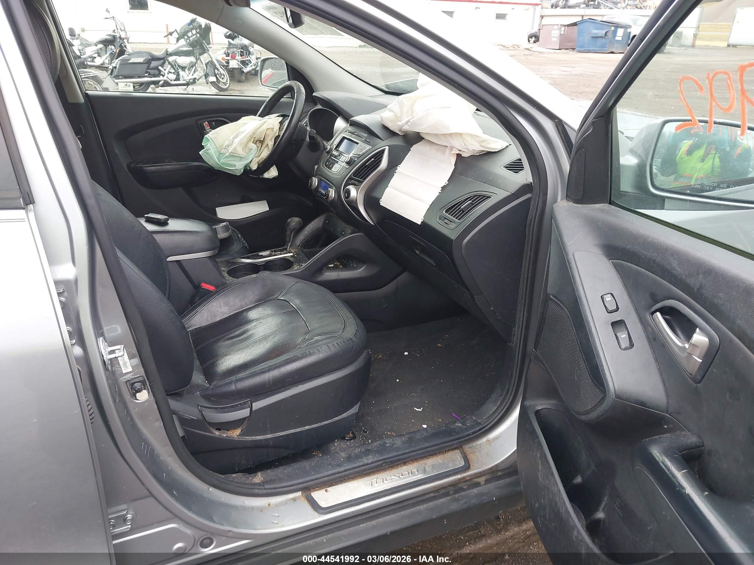 HYUNDAI TUCSON image 5