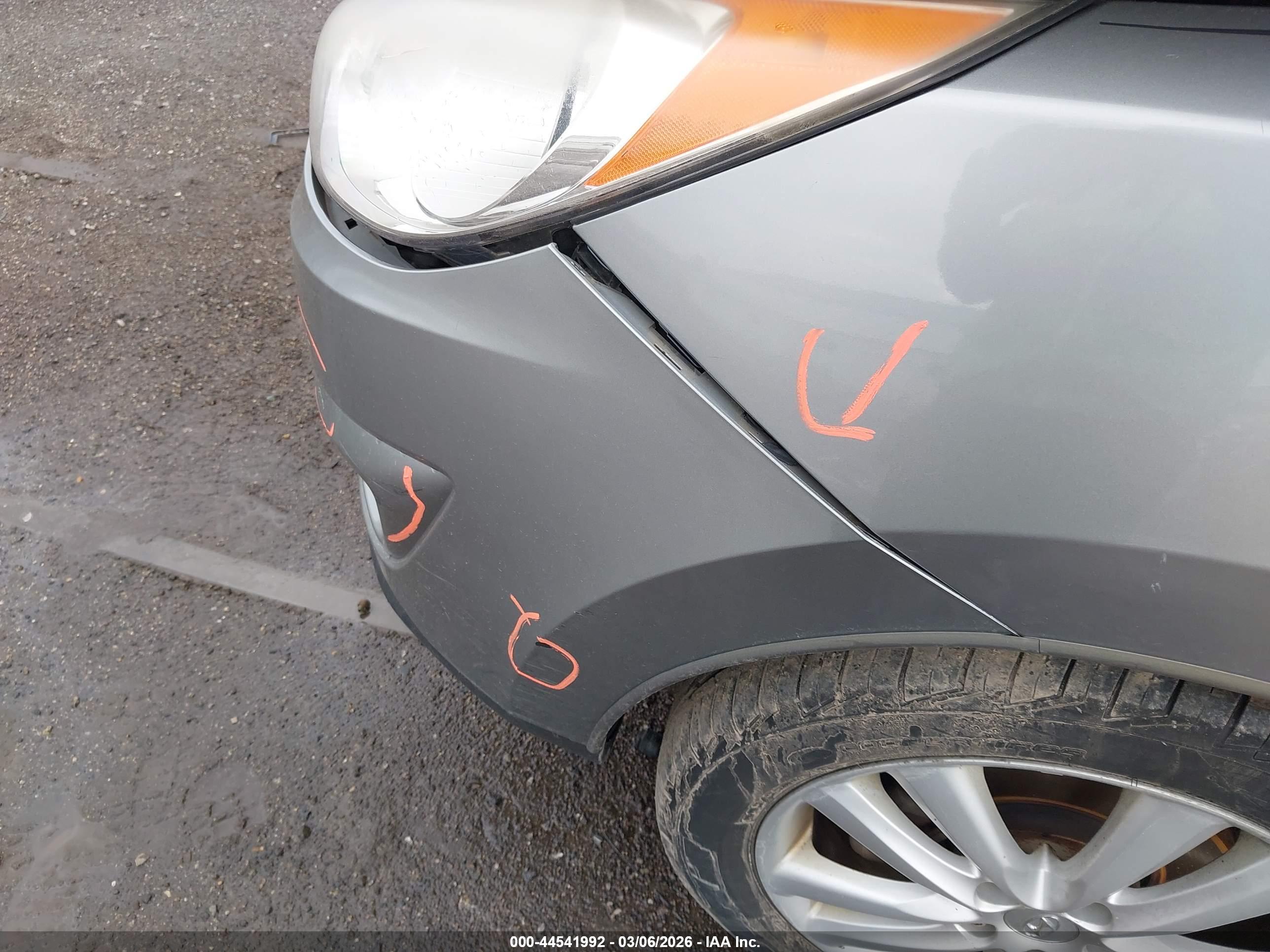 HYUNDAI TUCSON image 6