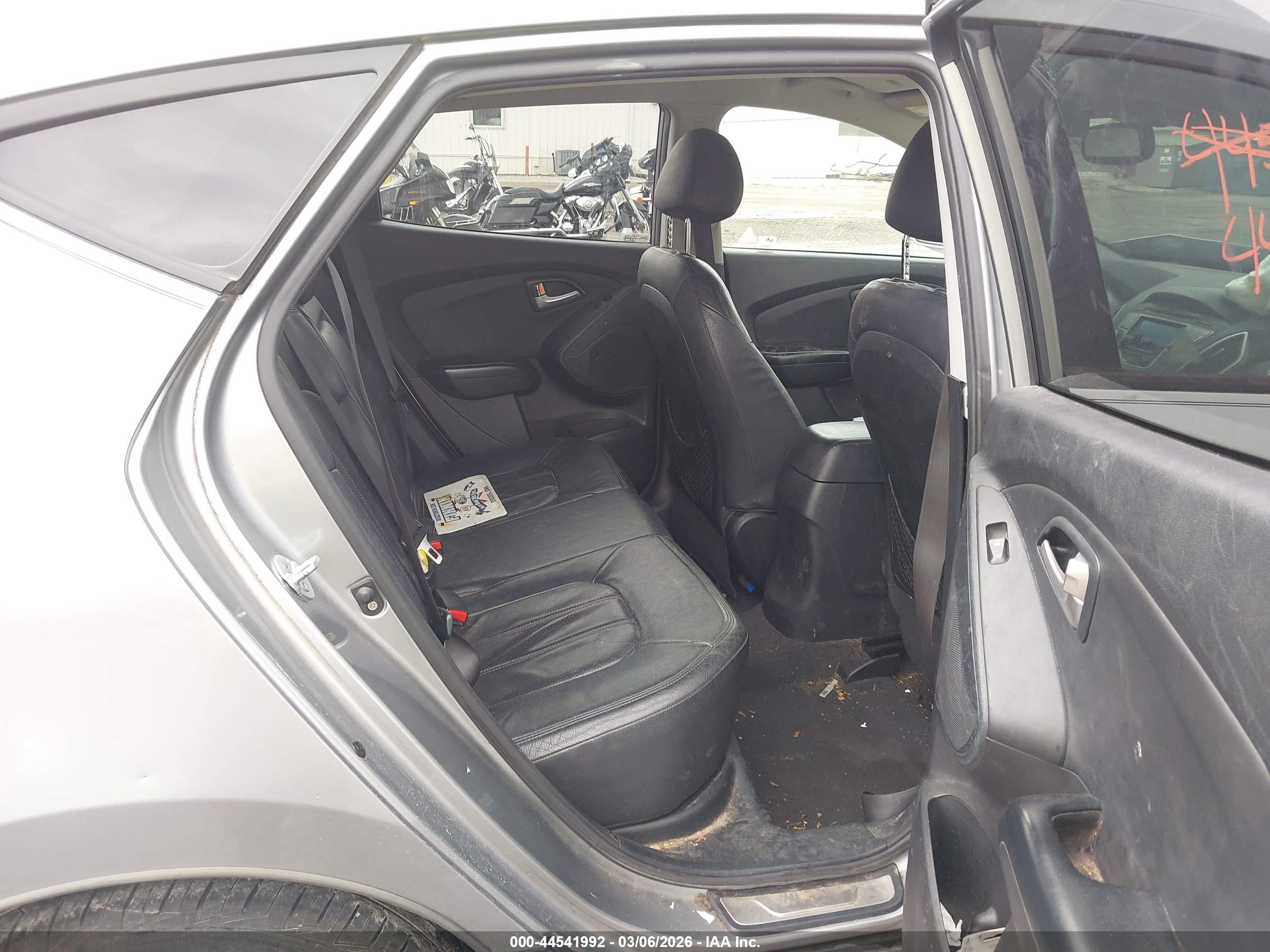 HYUNDAI TUCSON image 8