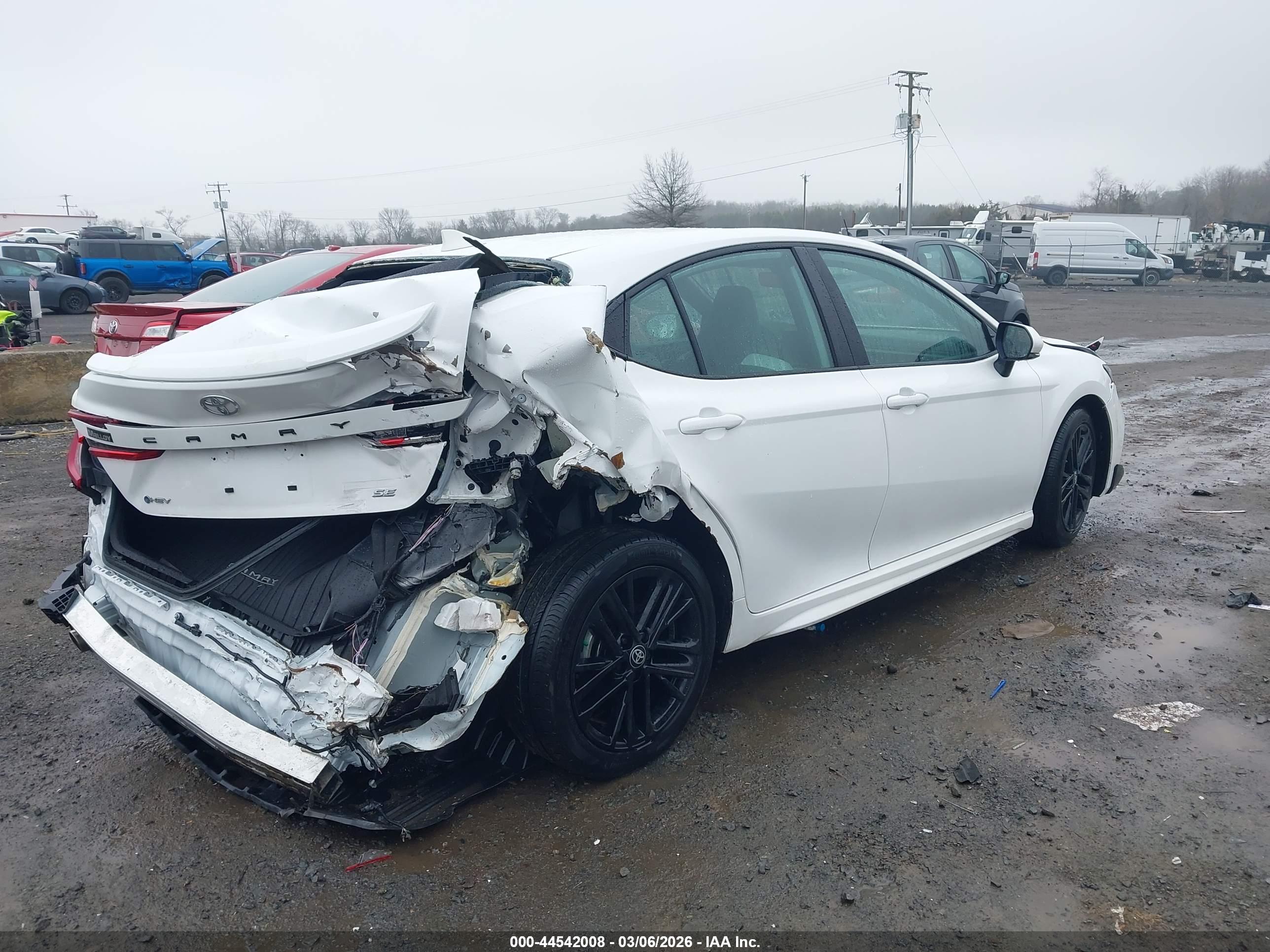 TOYOTA CAMRY image 4