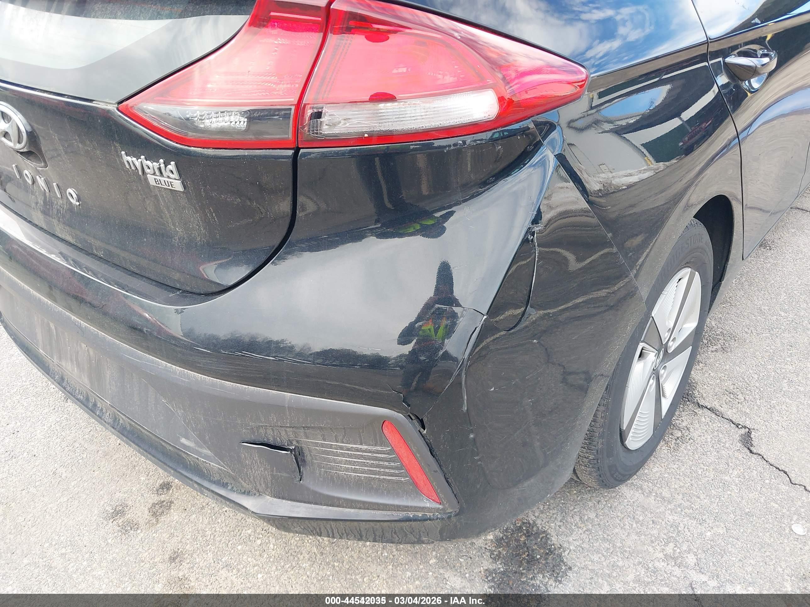HYUNDAI IONIQ image 6