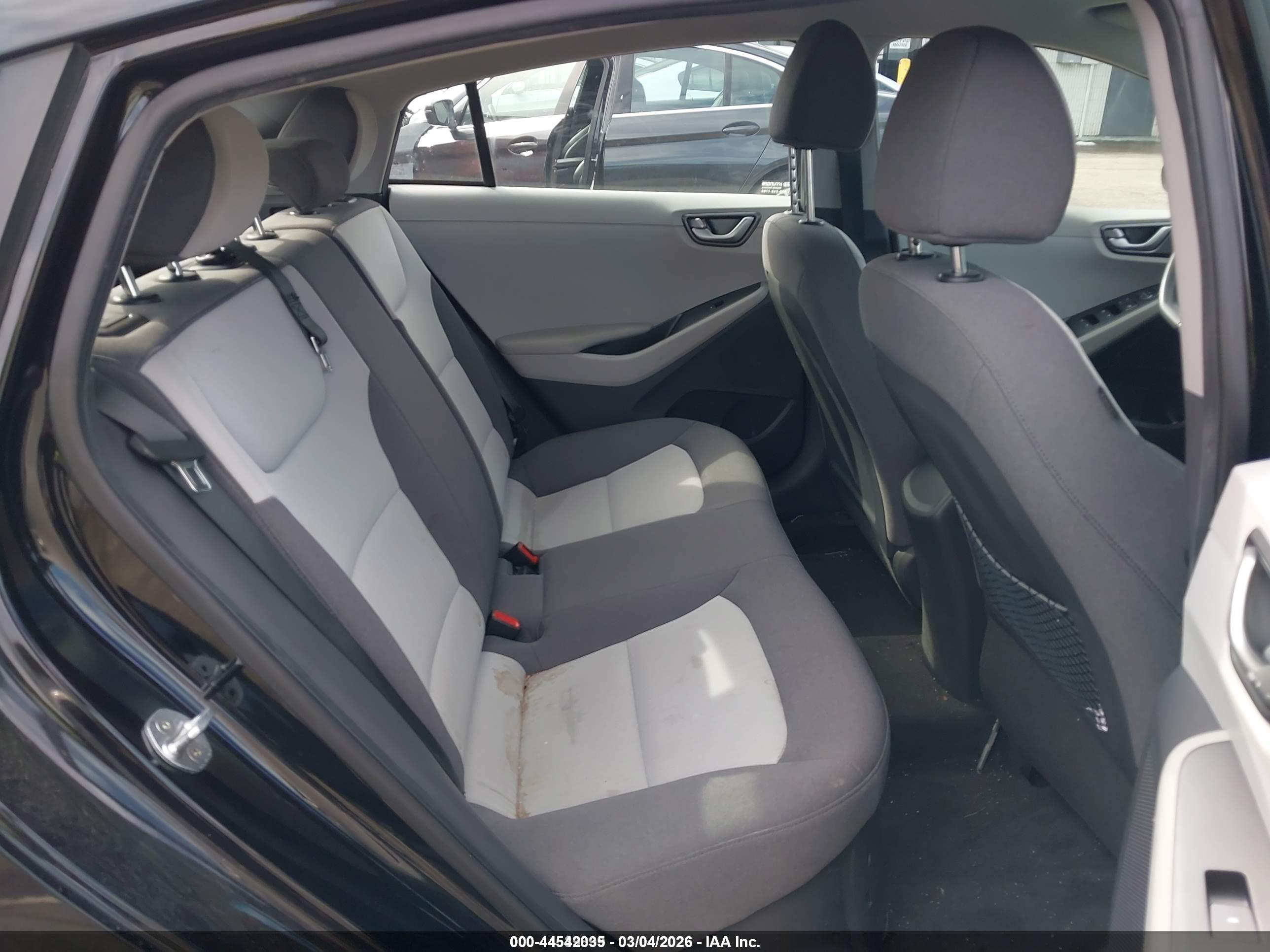 HYUNDAI IONIQ image 8