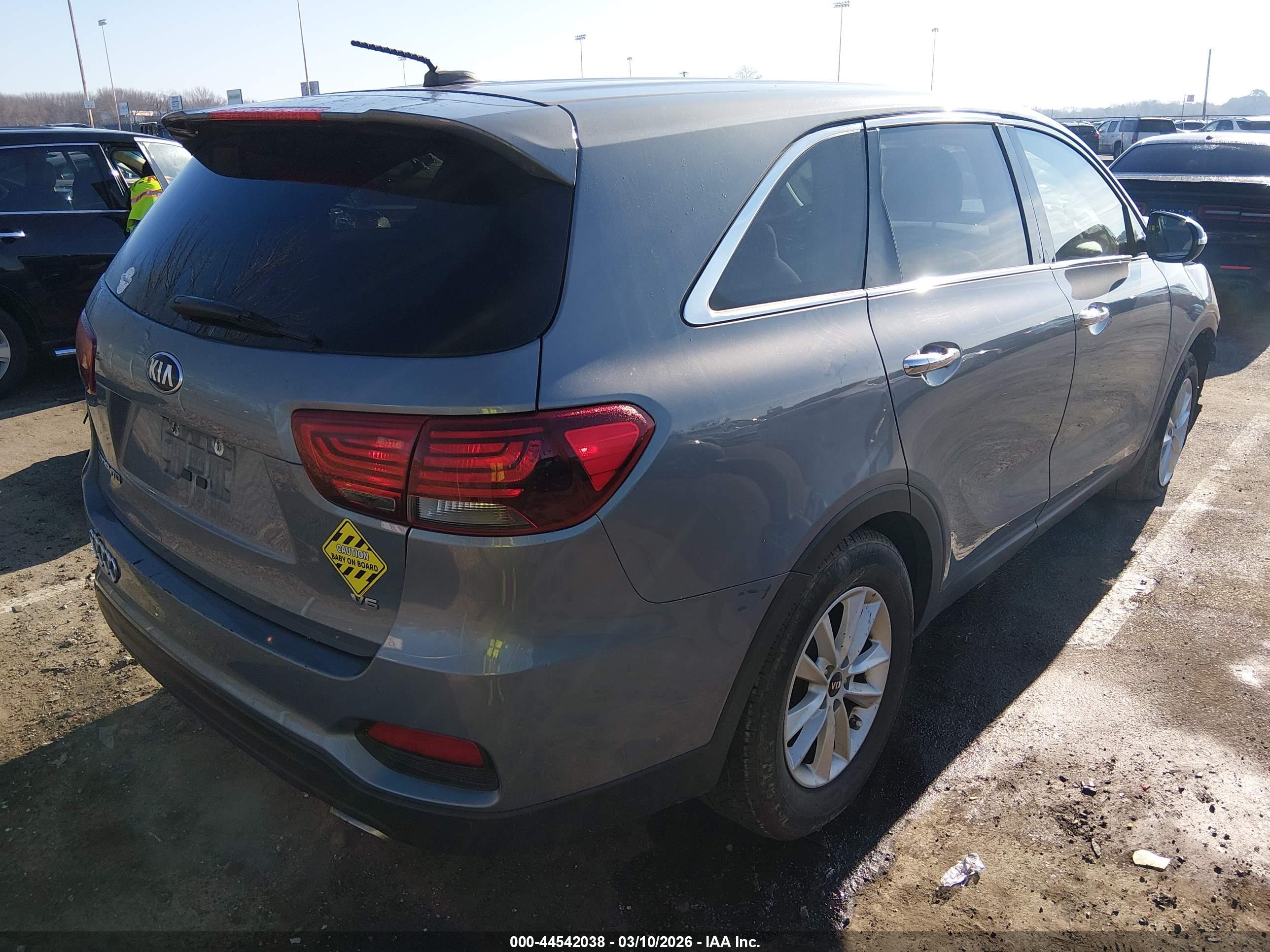 KIA SORENTO image 4