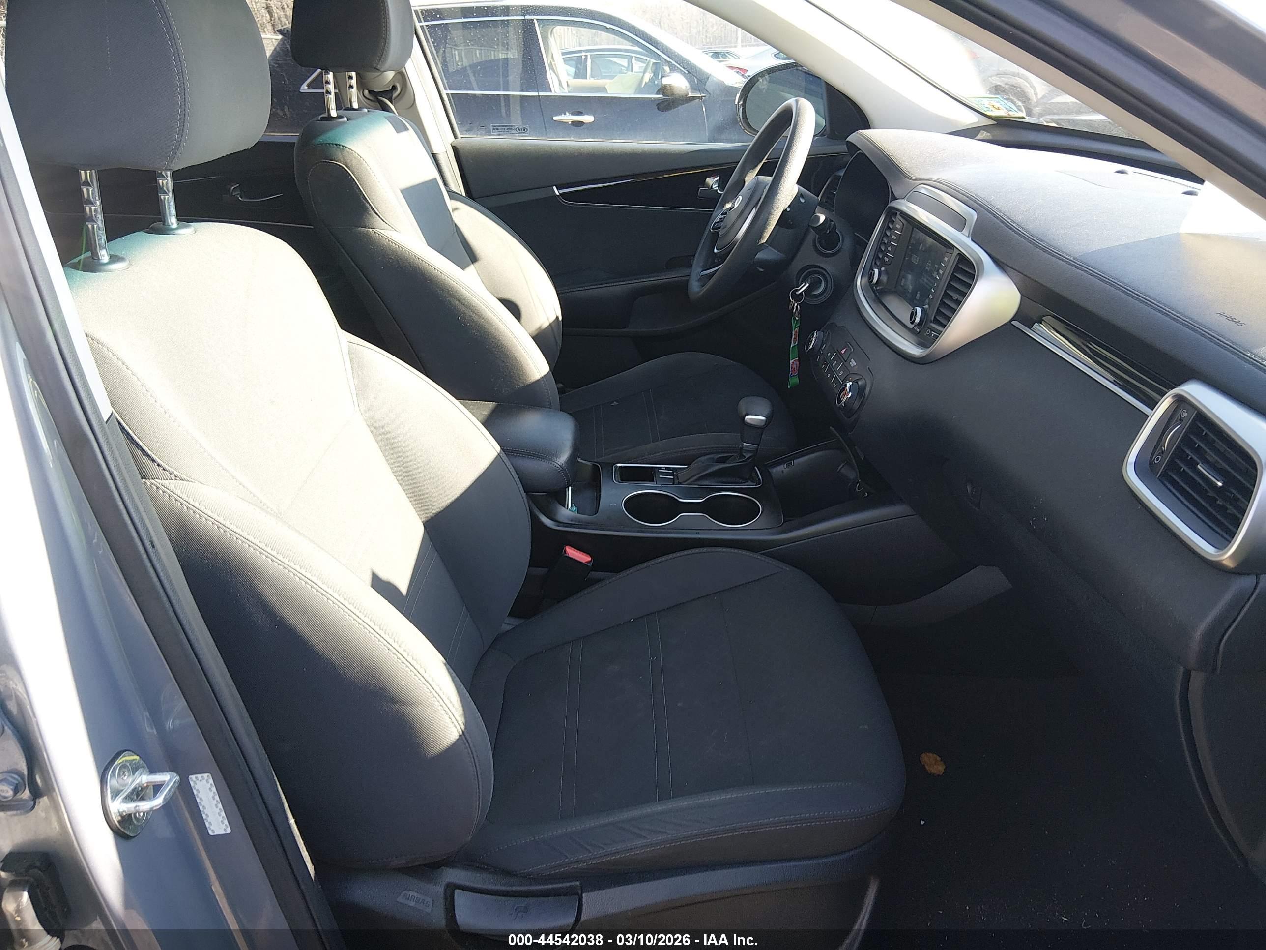 KIA SORENTO image 5