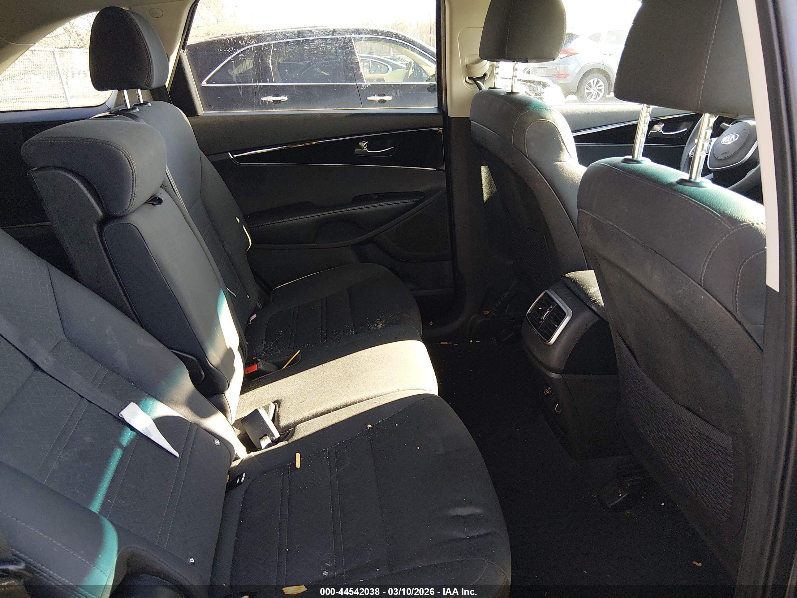 KIA SORENTO image 8