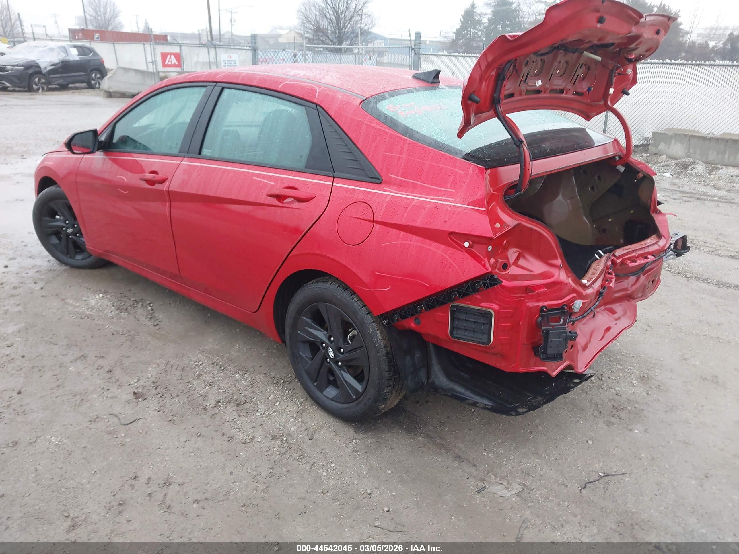HYUNDAI ELANTRA image 3
