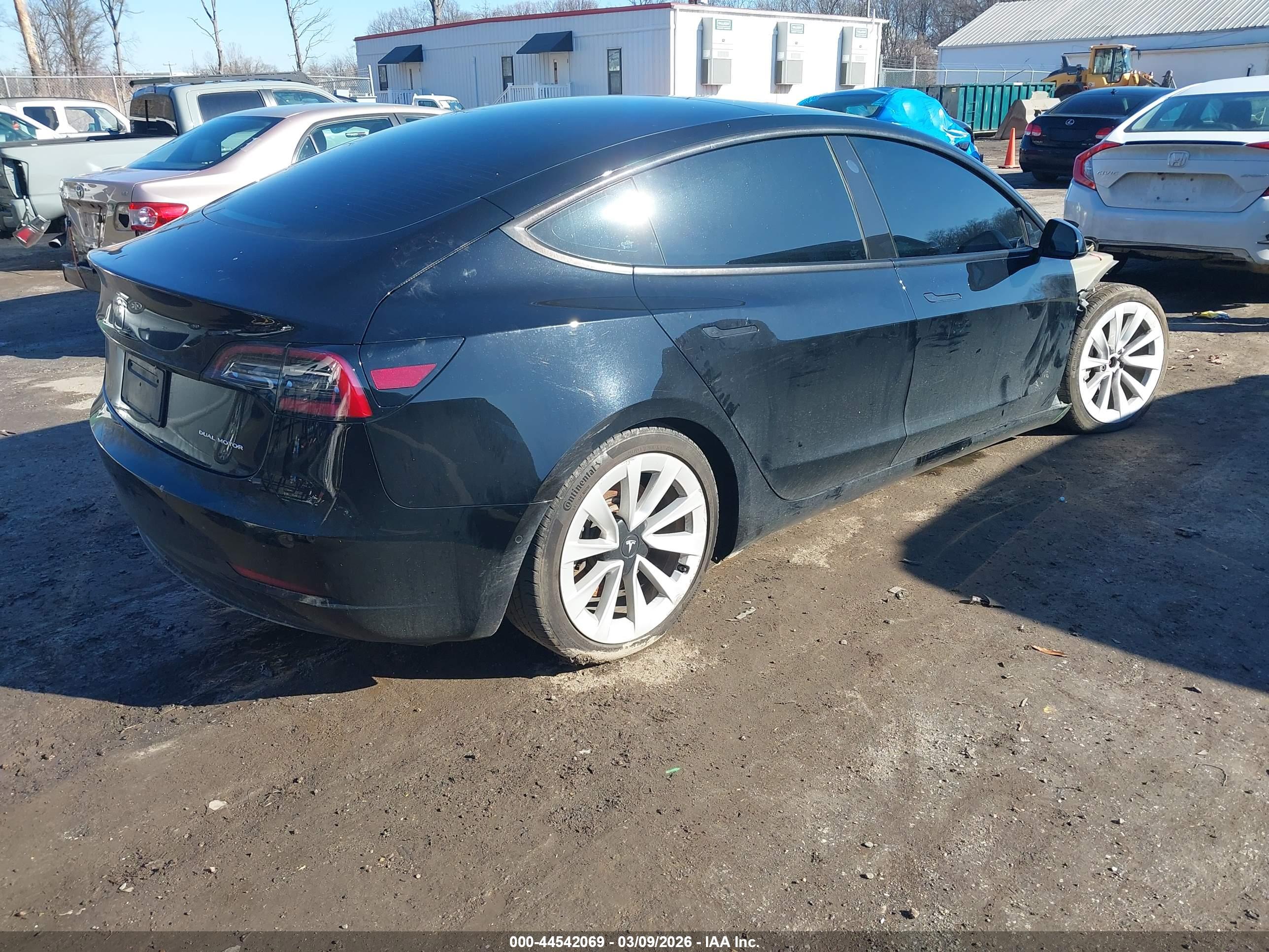 TESLA MODEL image 4