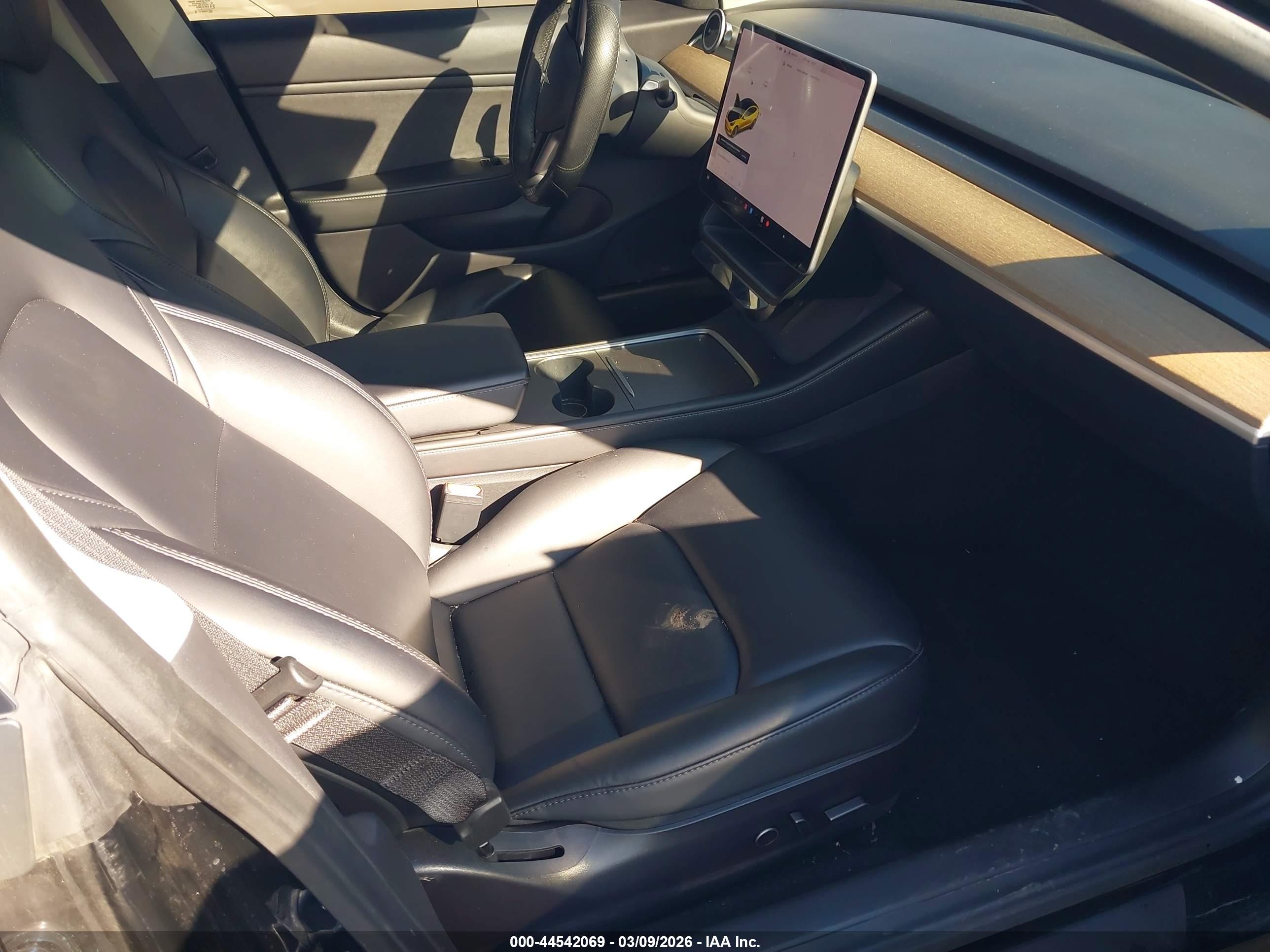 TESLA MODEL image 5