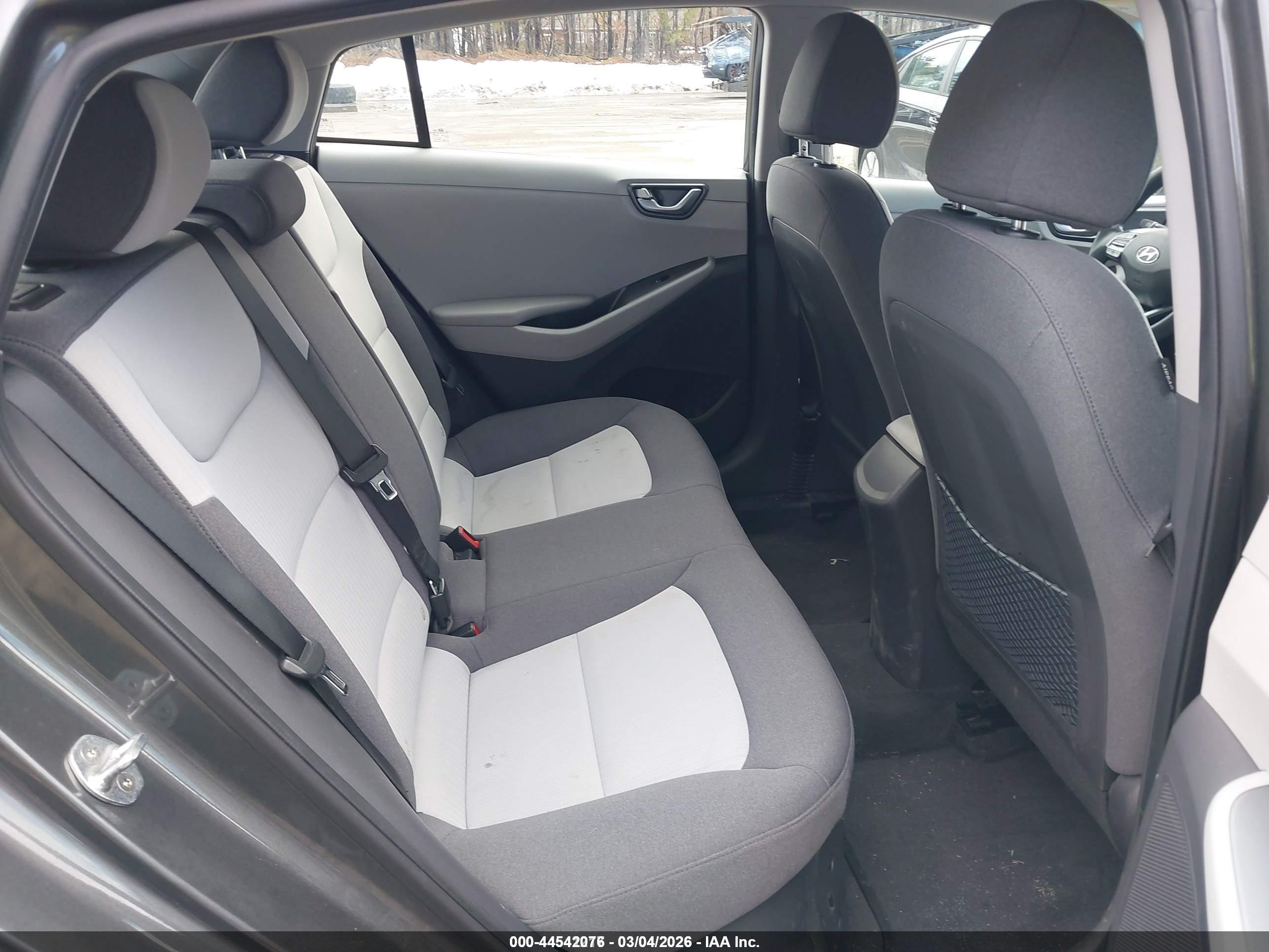 HYUNDAI IONIQ image 8
