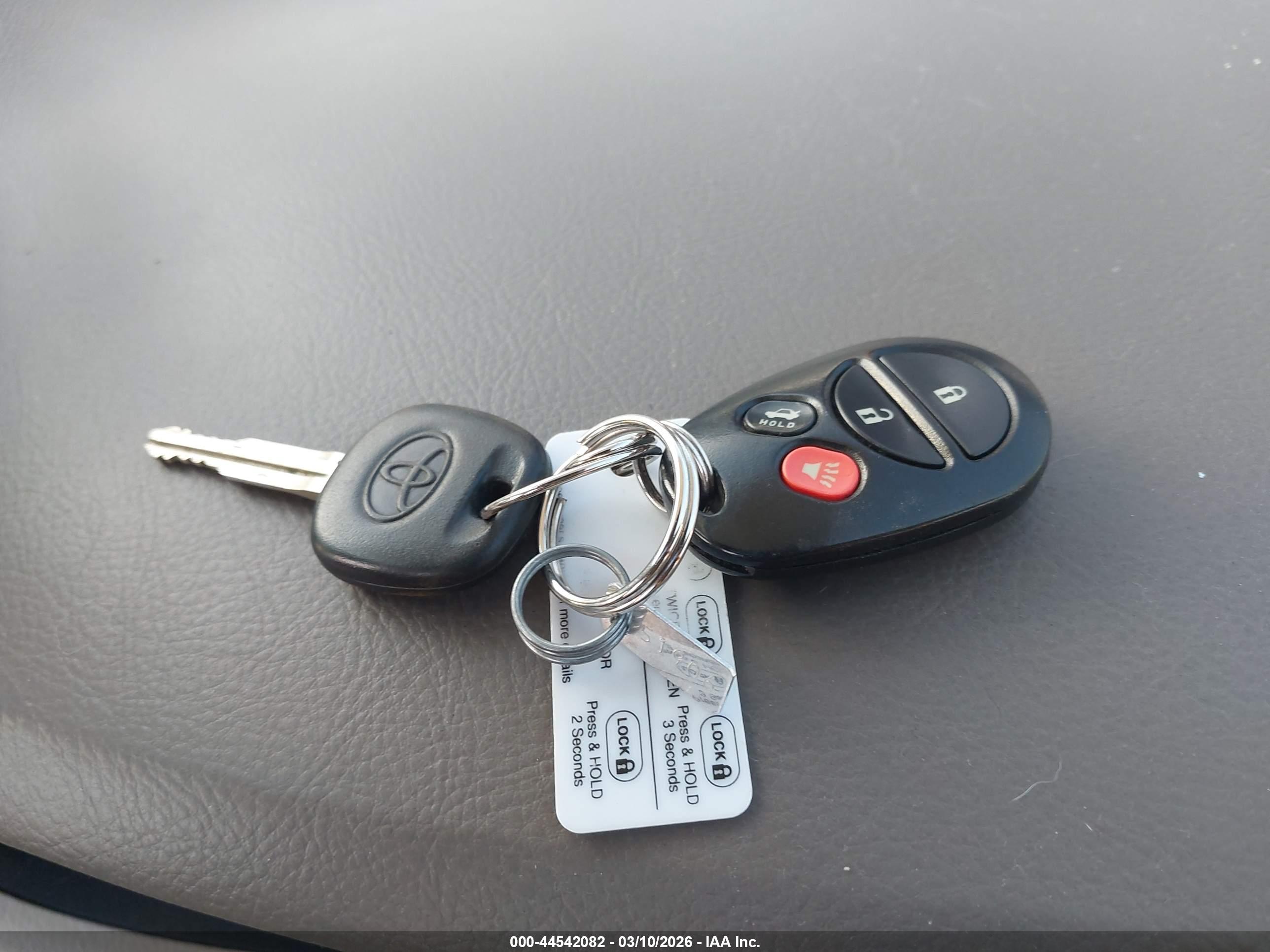 TOYOTA AVALON image 11