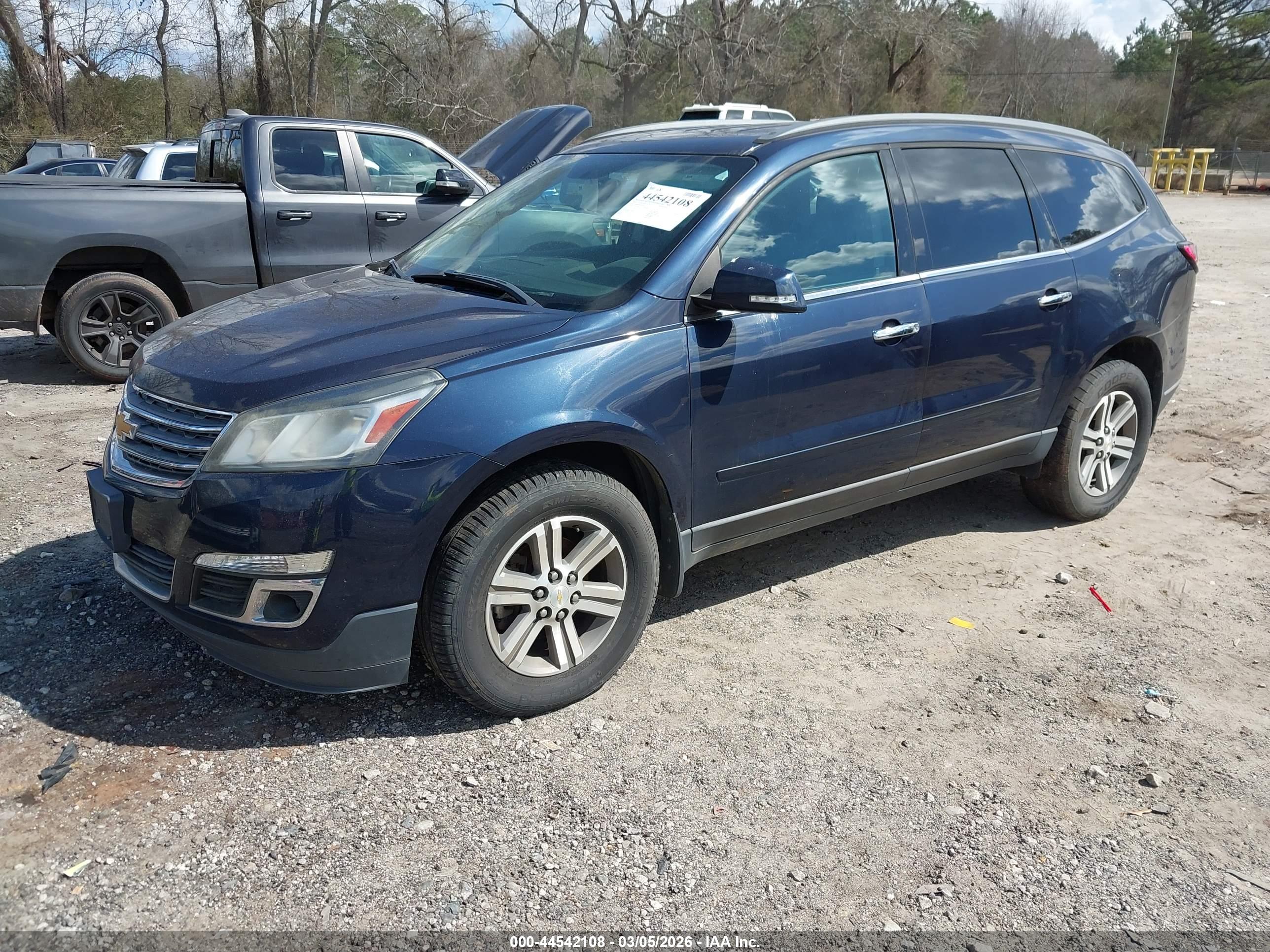 CHEVROLET TRAVERSE image 2