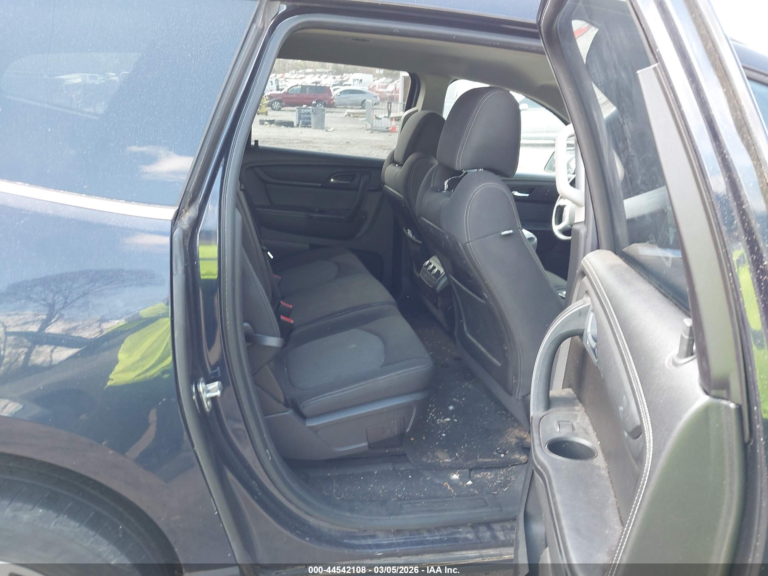 CHEVROLET TRAVERSE image 8