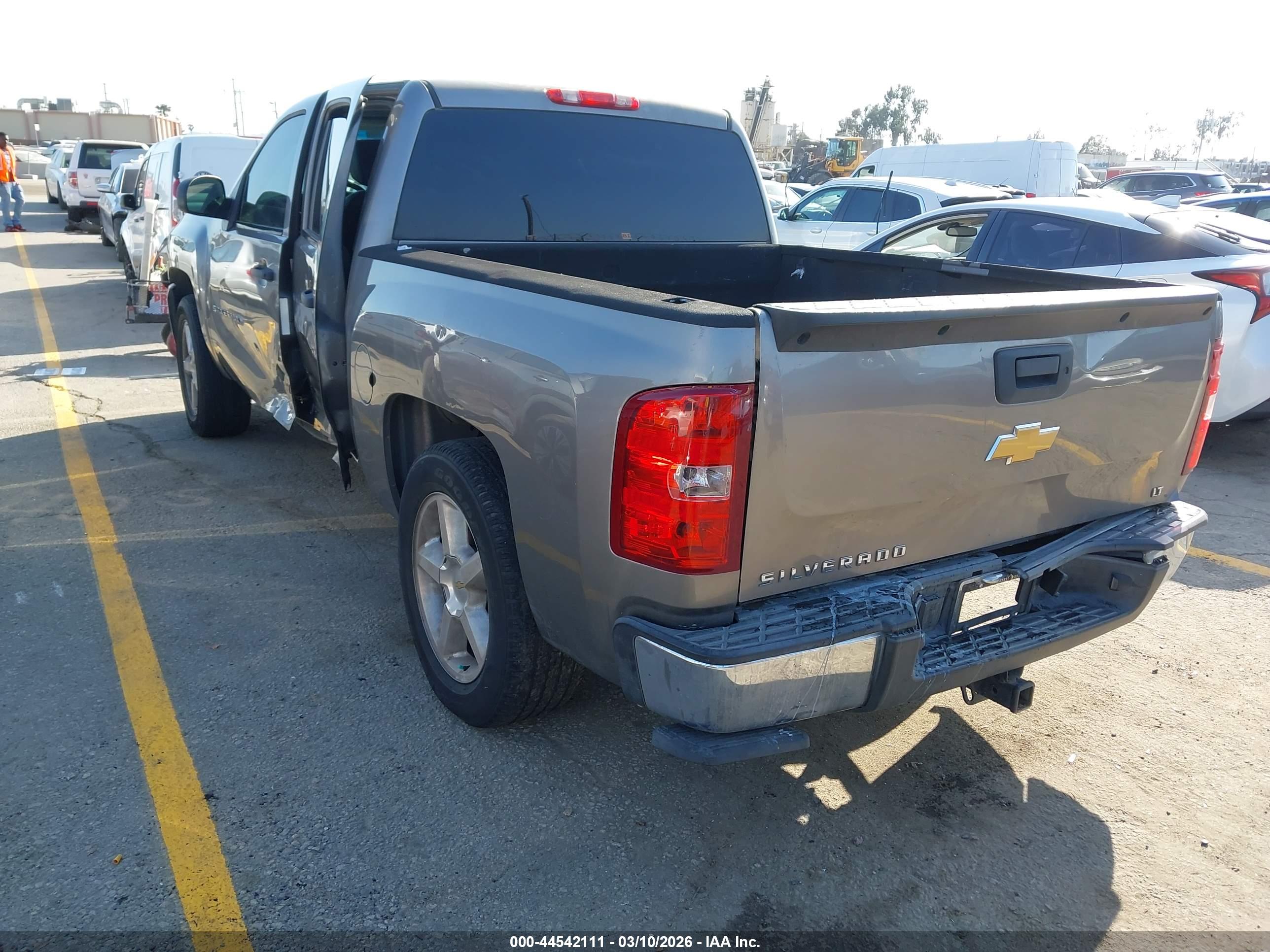 CHEVROLET SILVERADO image 3