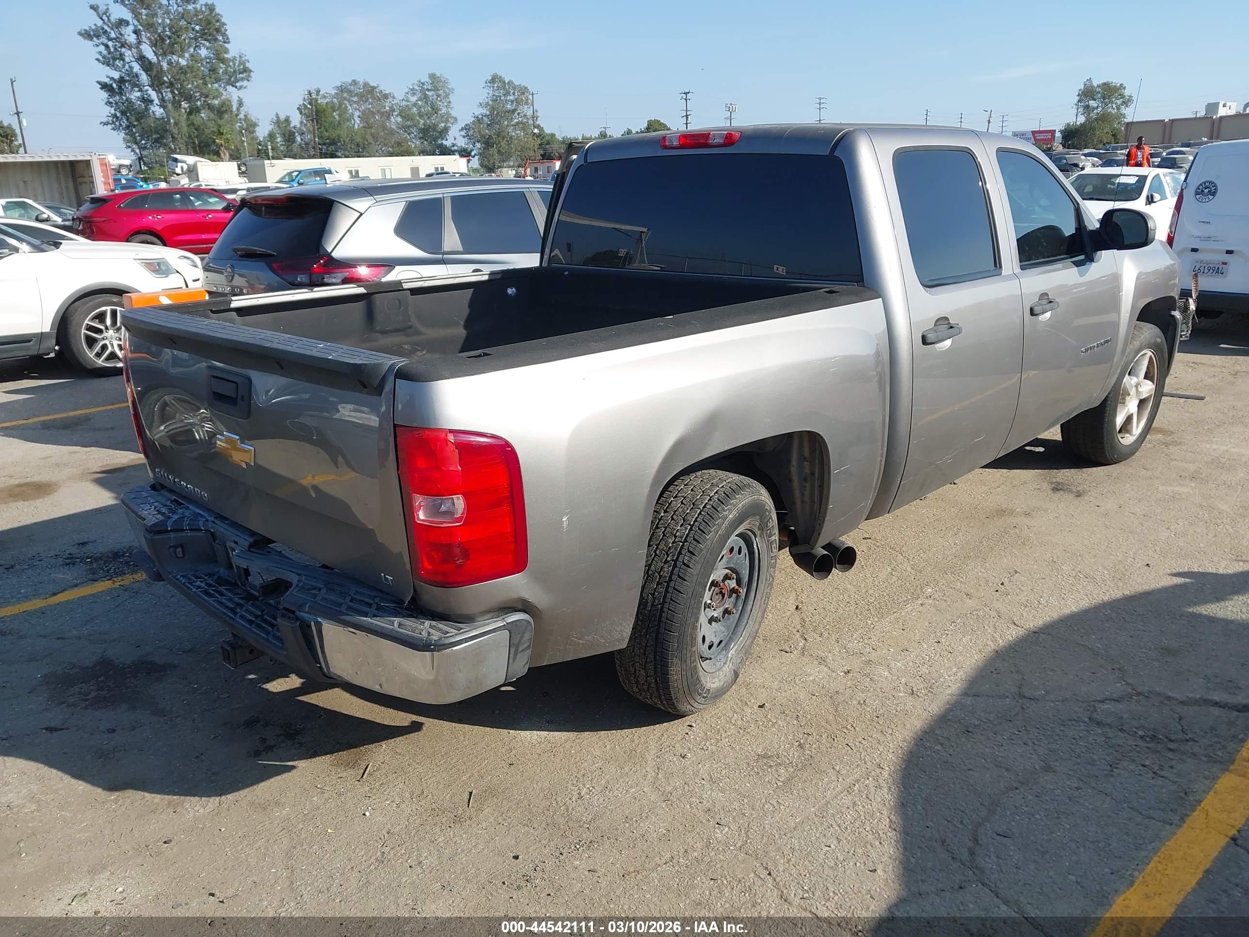CHEVROLET SILVERADO image 4