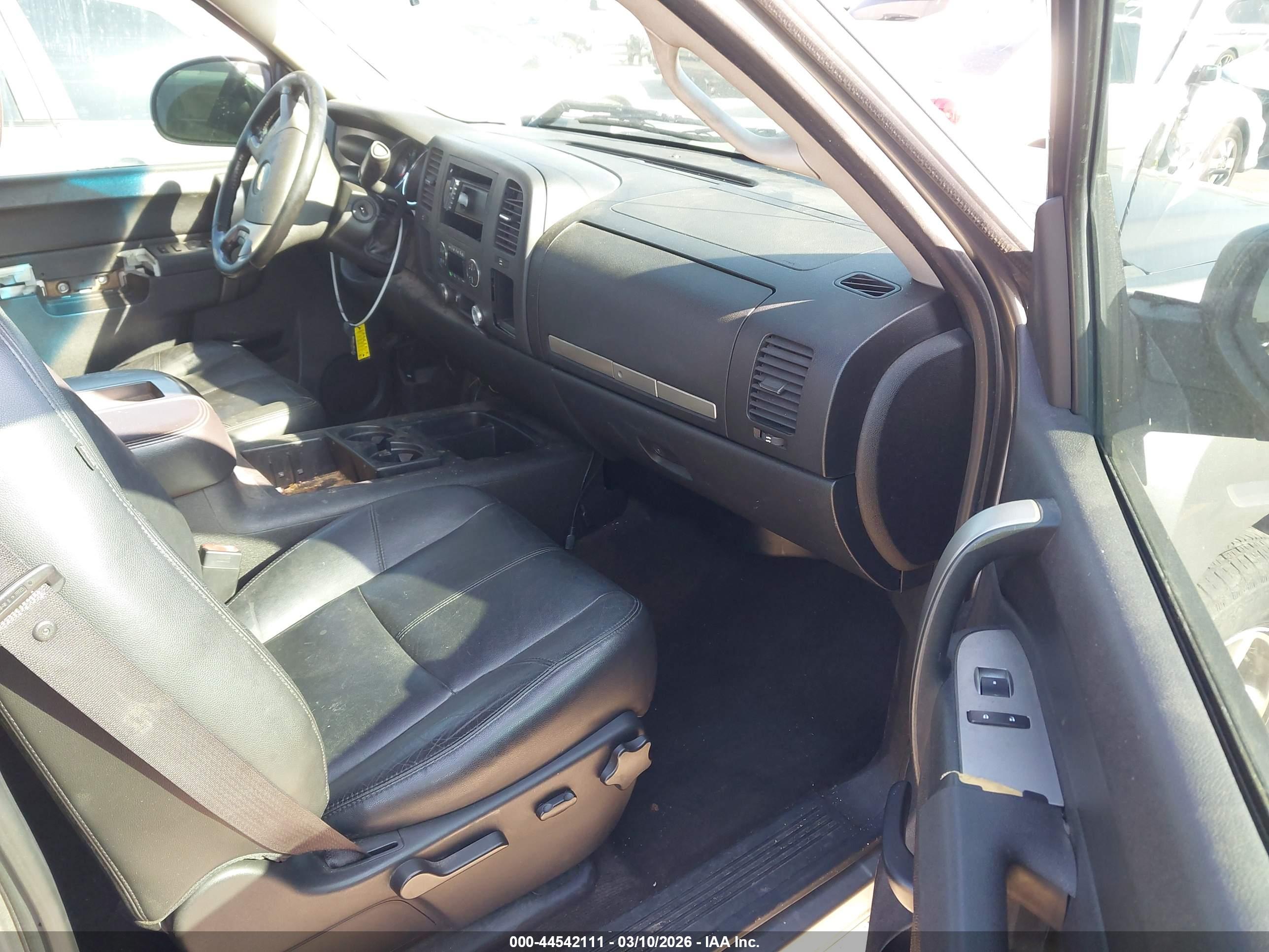 CHEVROLET SILVERADO image 5