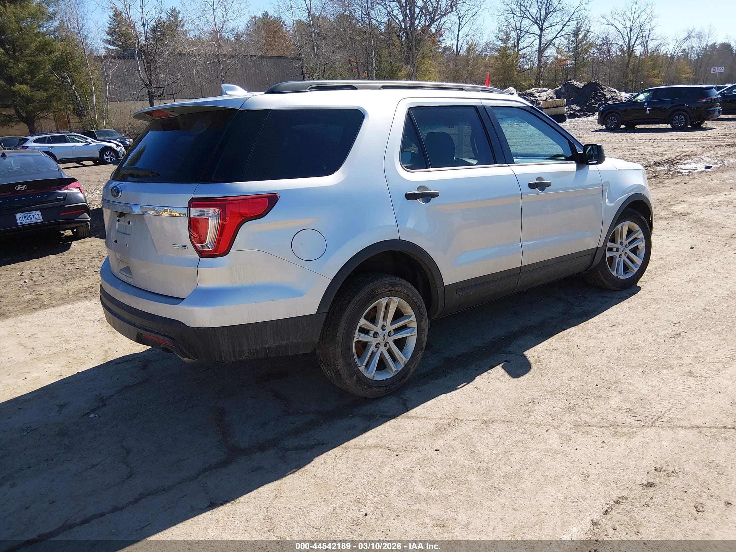 FORD EXPLORER image 4
