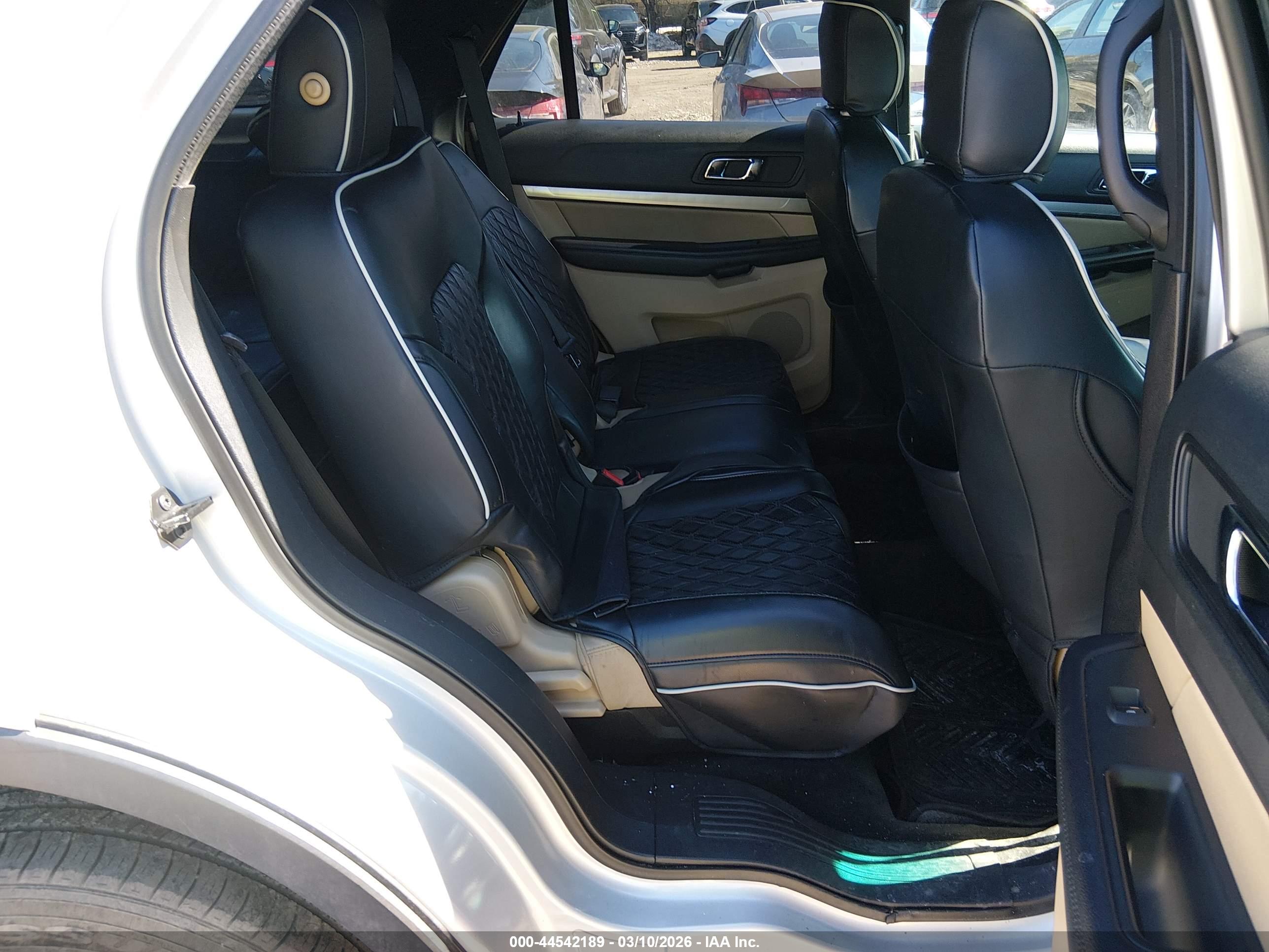 FORD EXPLORER image 8