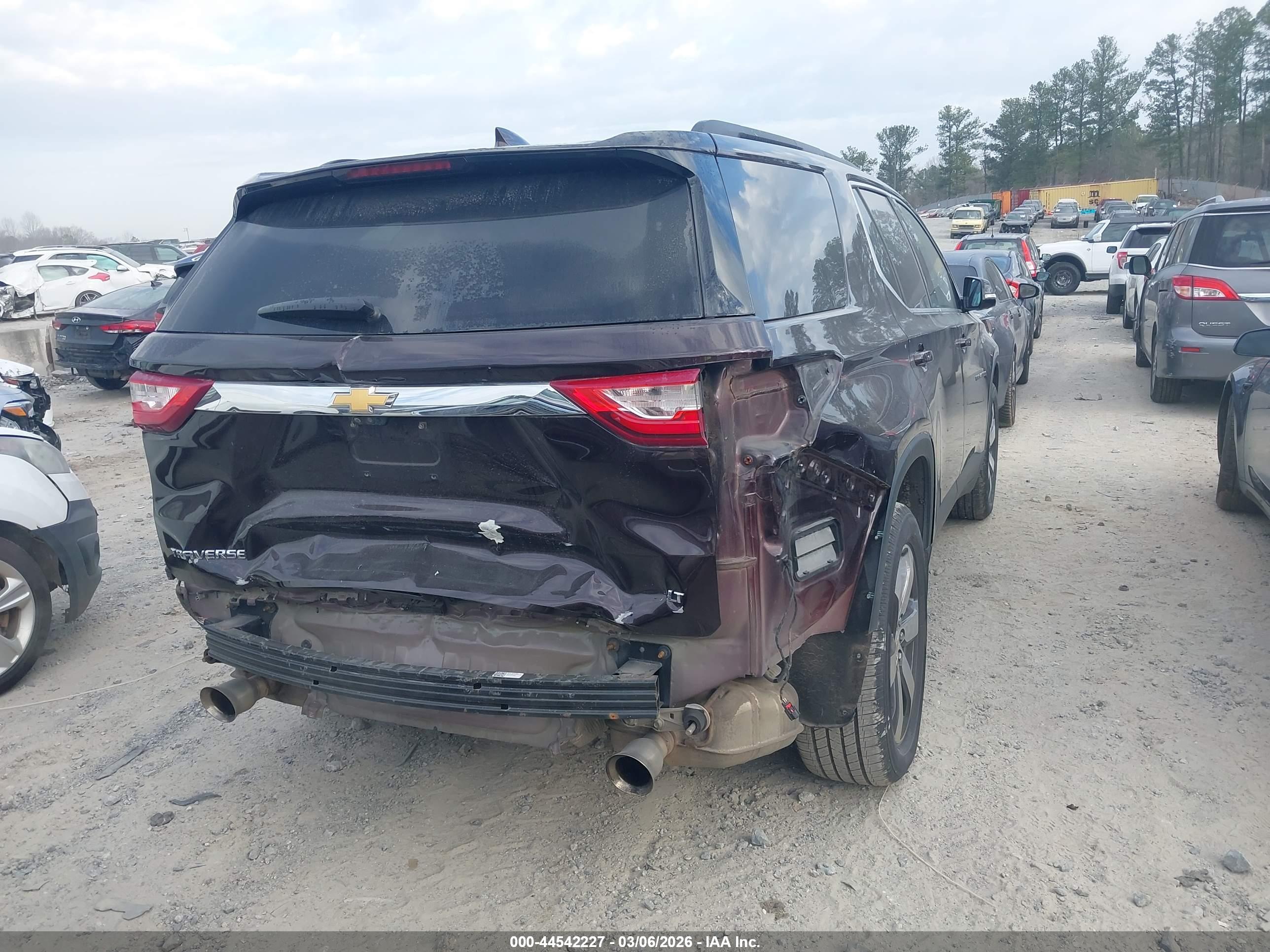 CHEVROLET TRAVERSE image 4
