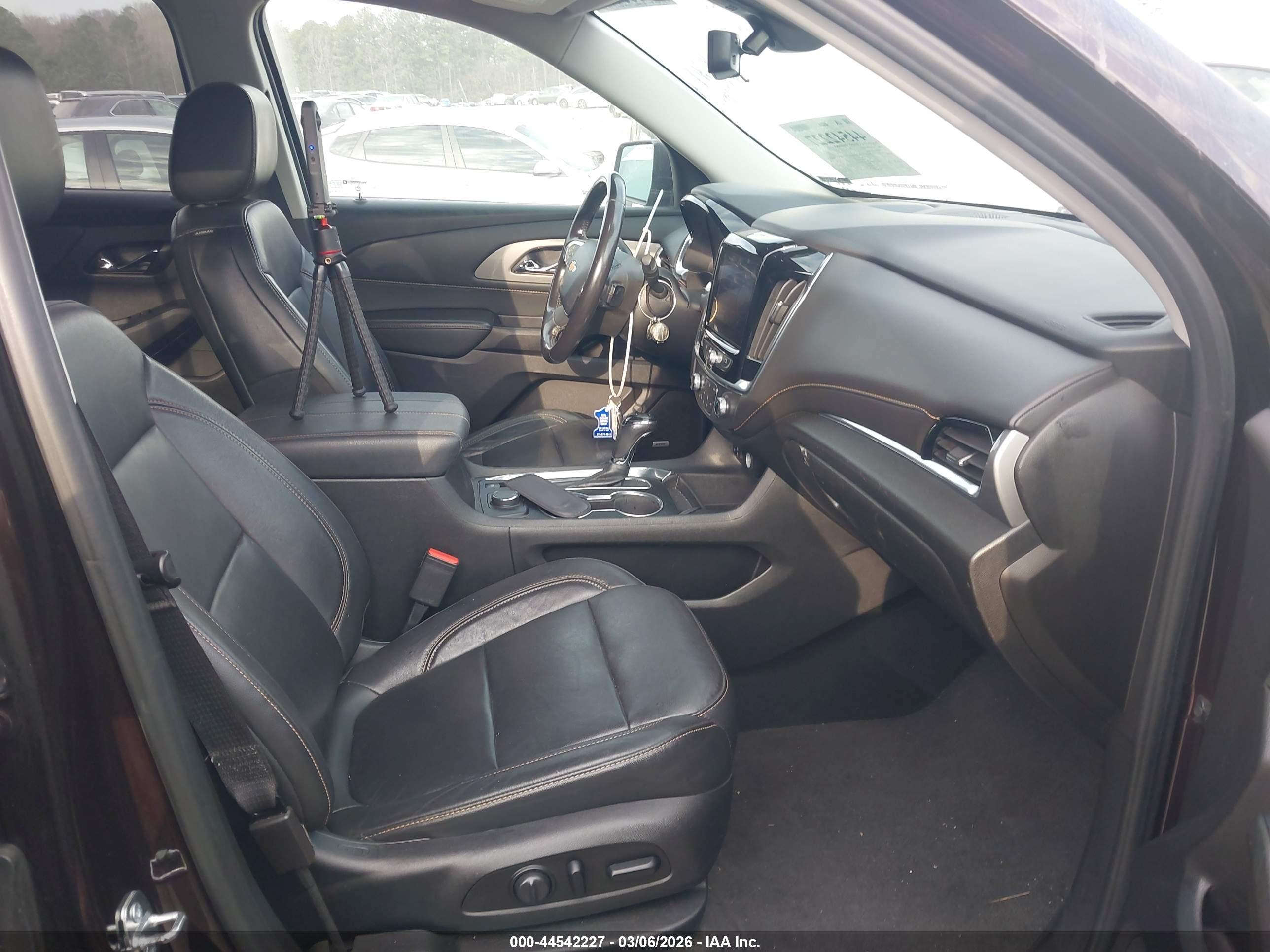 CHEVROLET TRAVERSE image 5