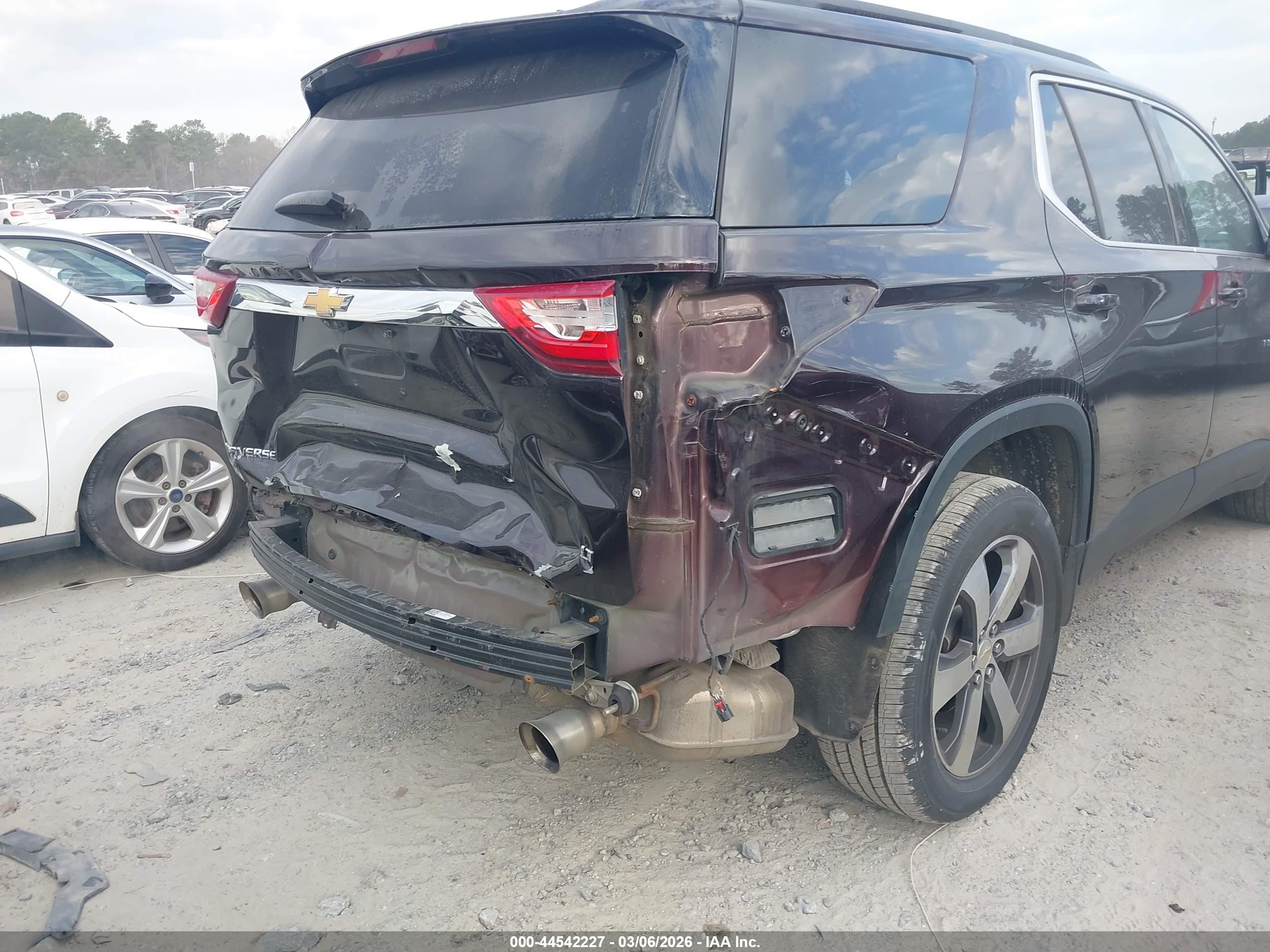CHEVROLET TRAVERSE image 6