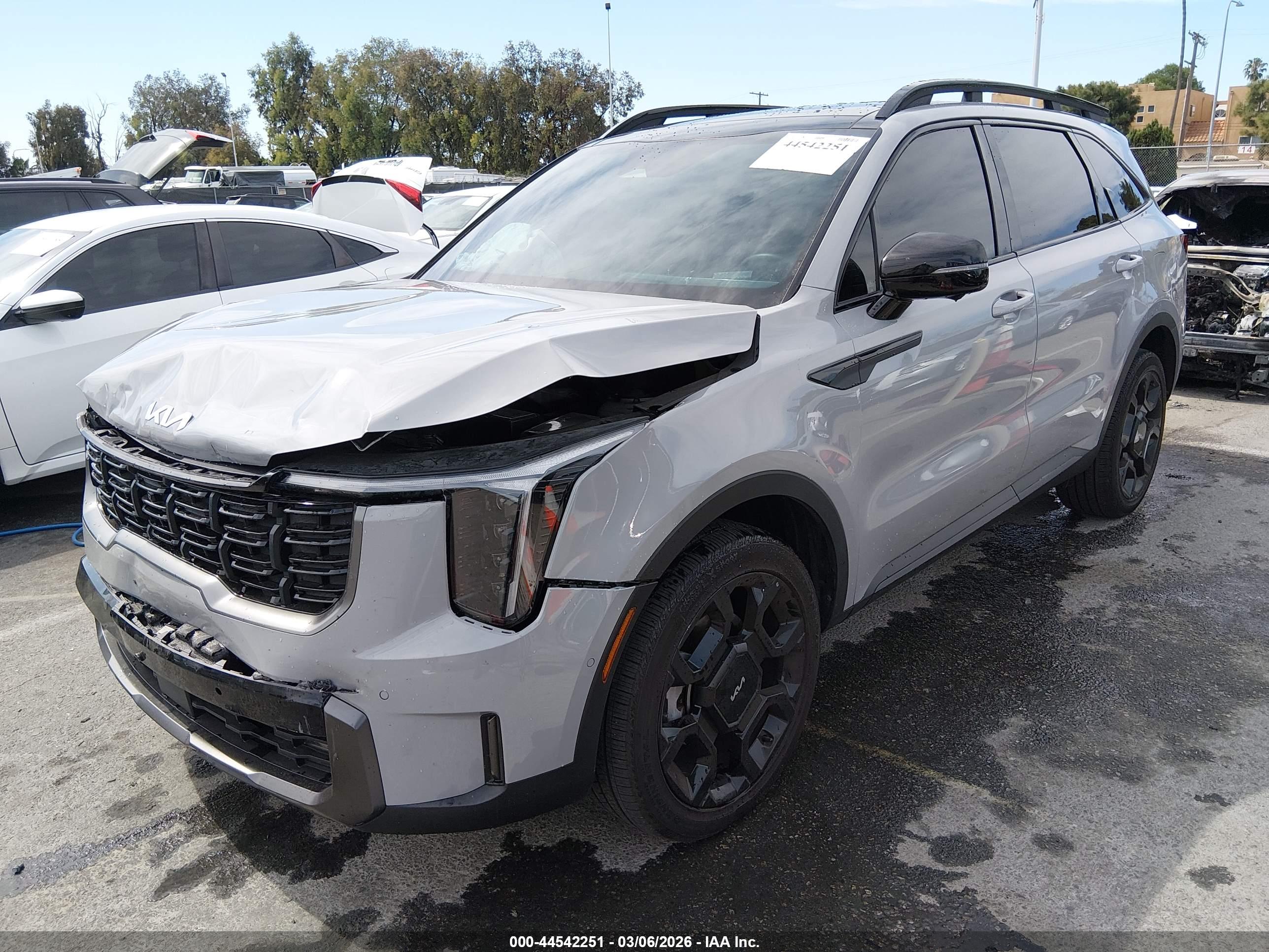 KIA SORENTO image 2