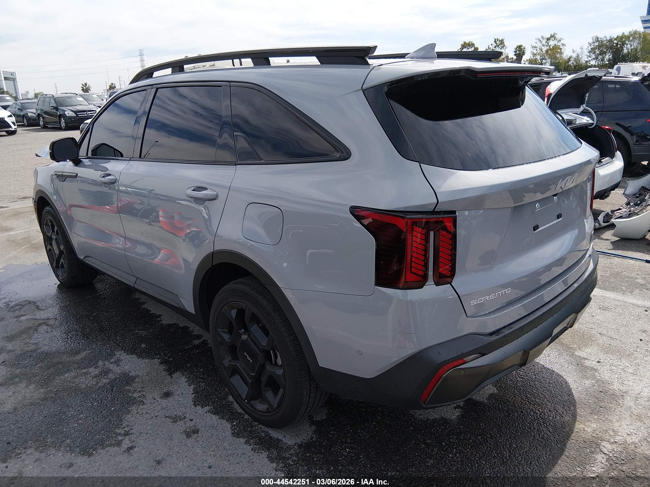 KIA SORENTO image 3