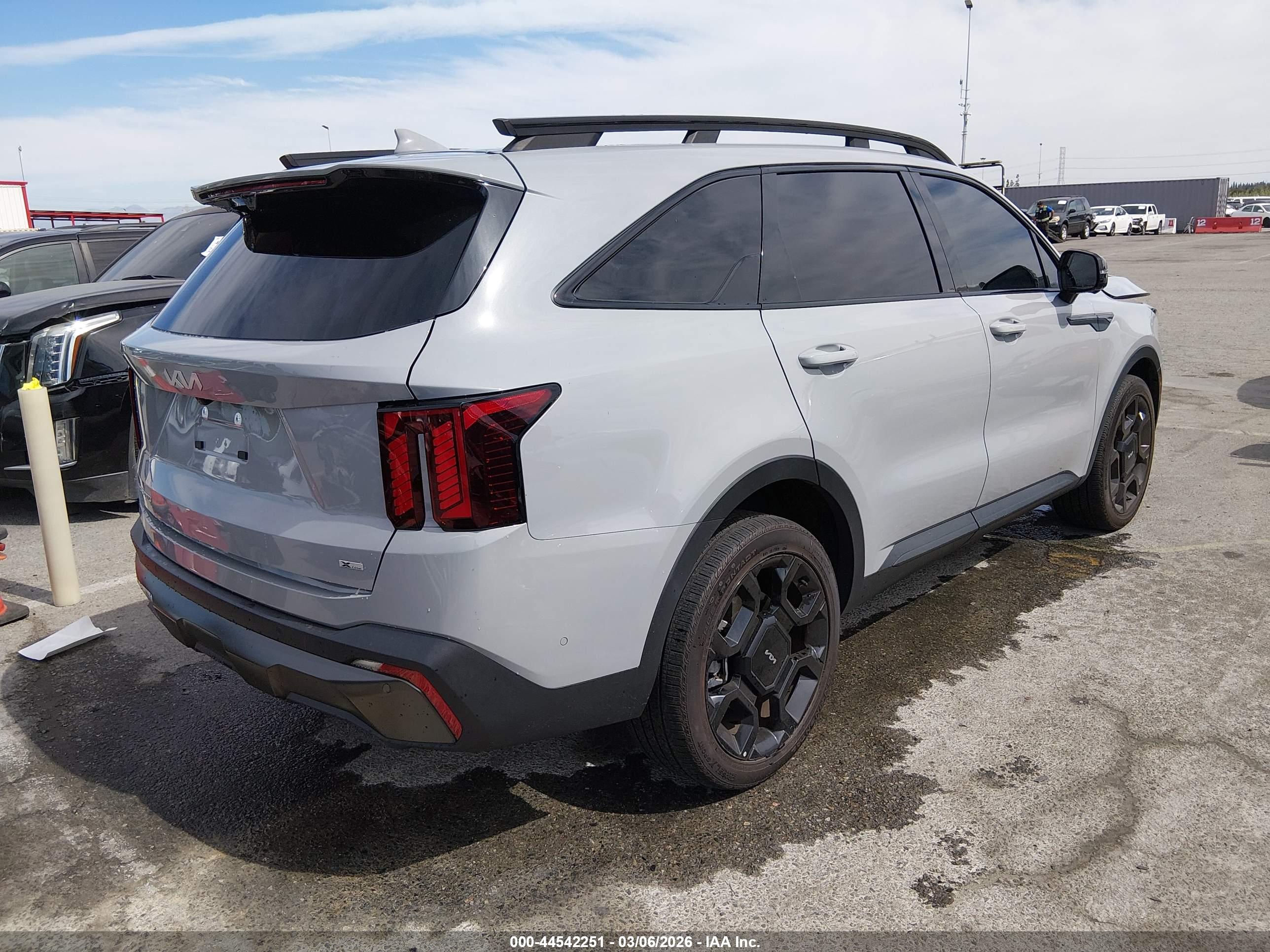 KIA SORENTO image 4