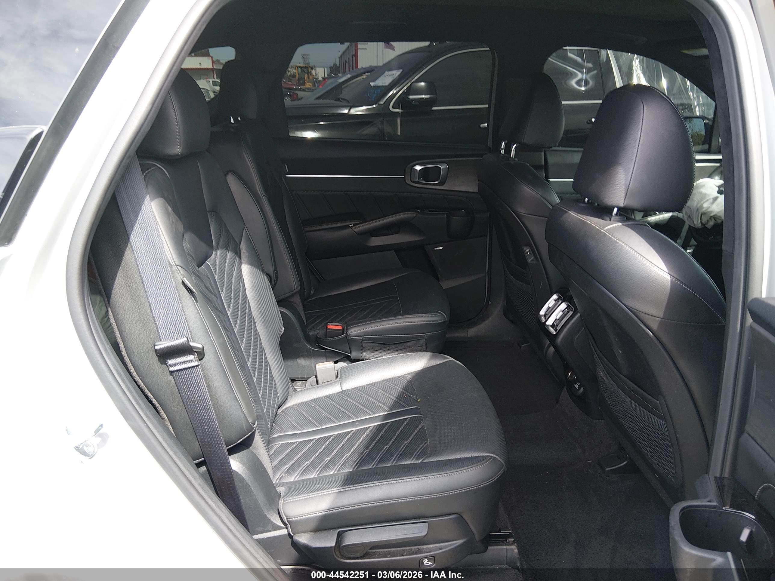 KIA SORENTO image 8
