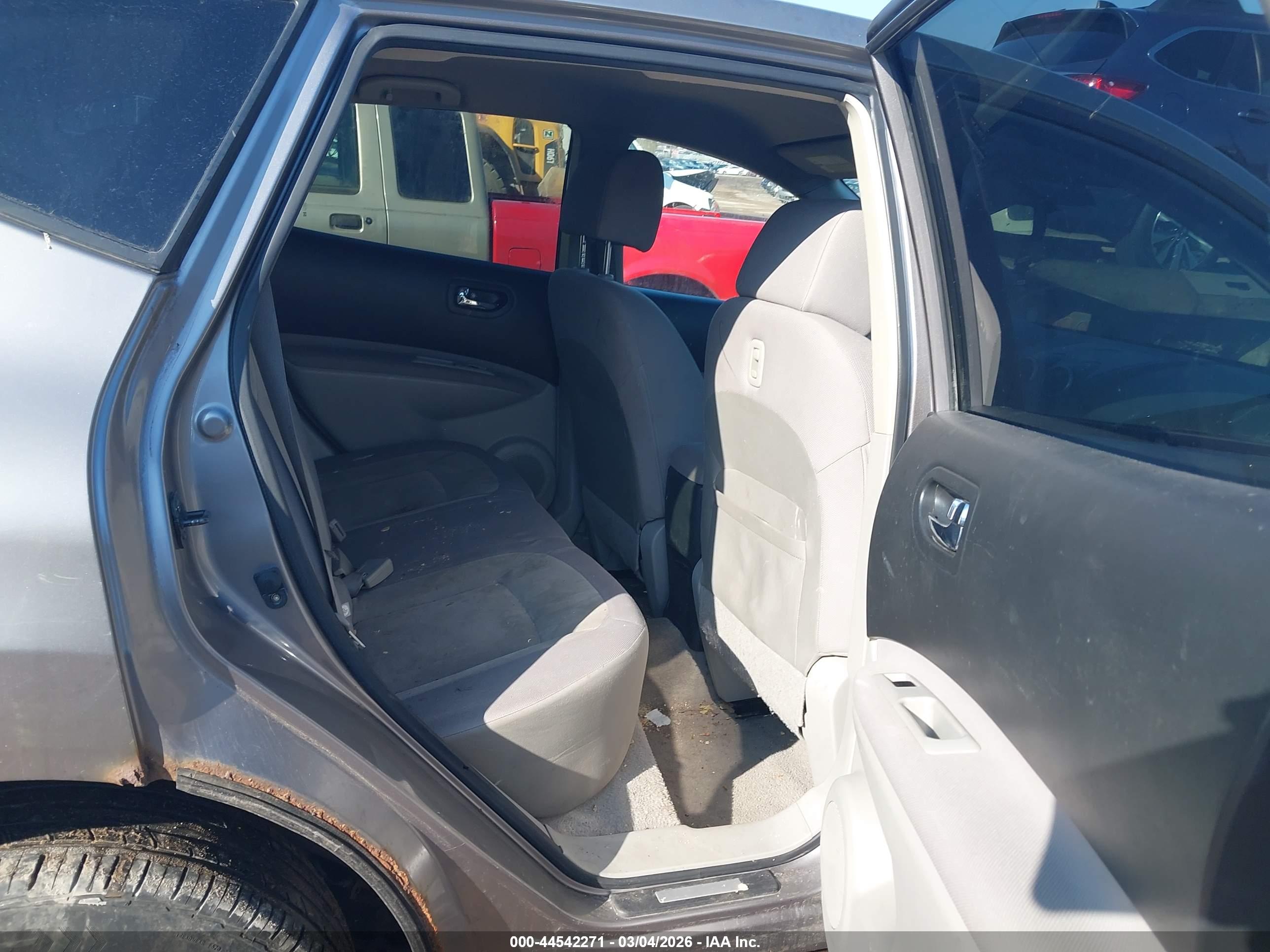 NISSAN ROGUE image 8