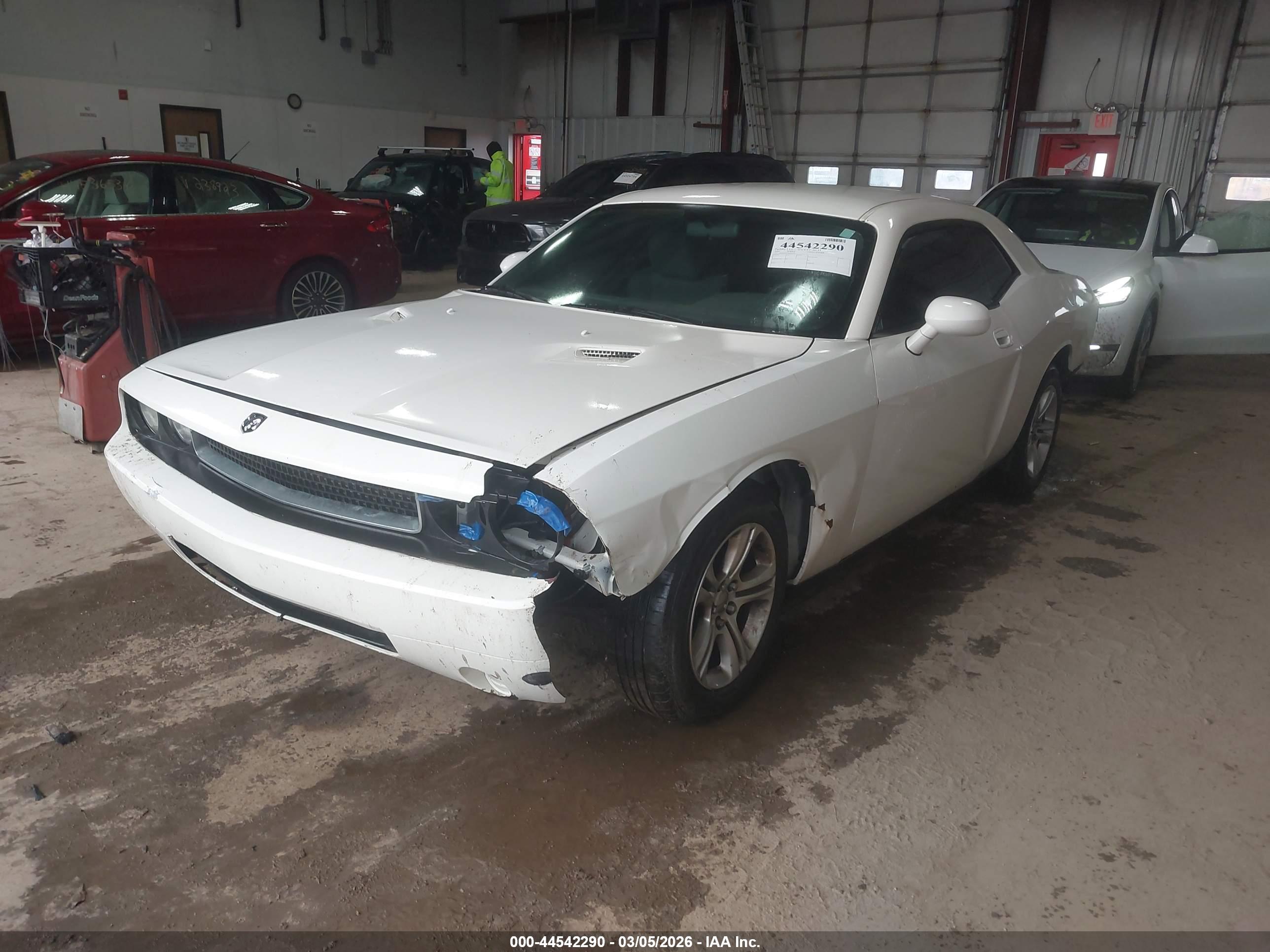 DODGE CHALLENGER image 2
