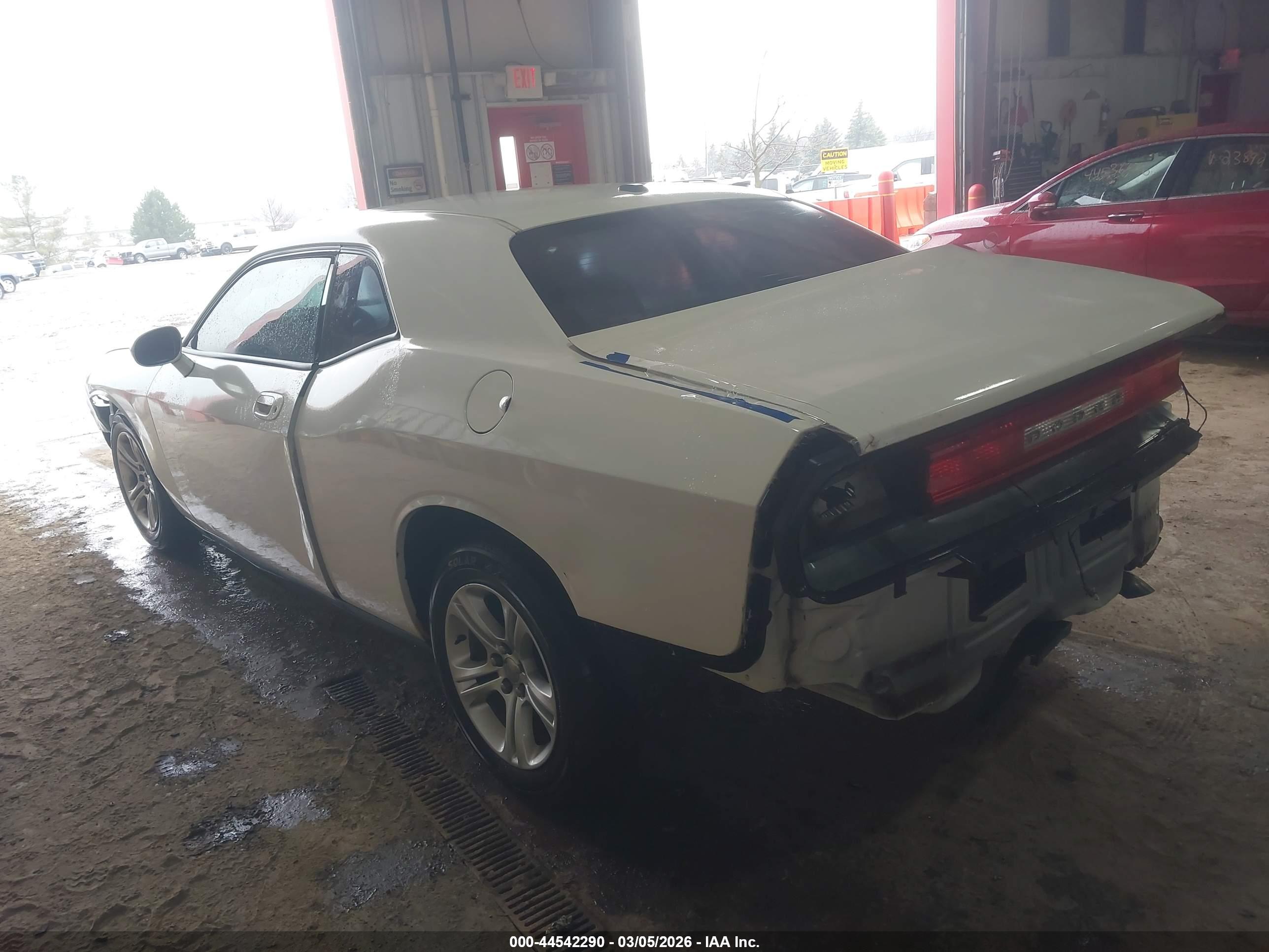 DODGE CHALLENGER image 3