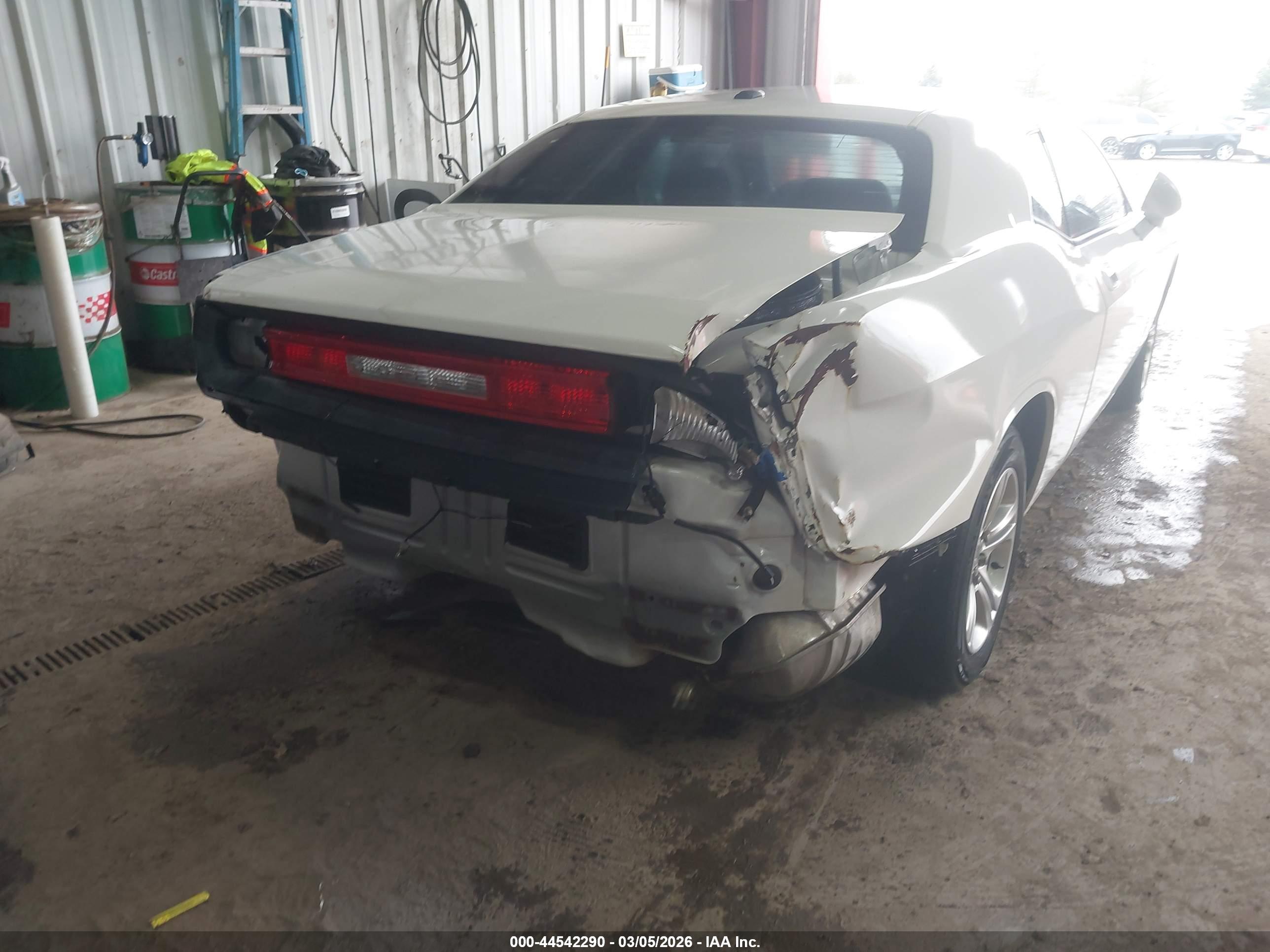 DODGE CHALLENGER image 6