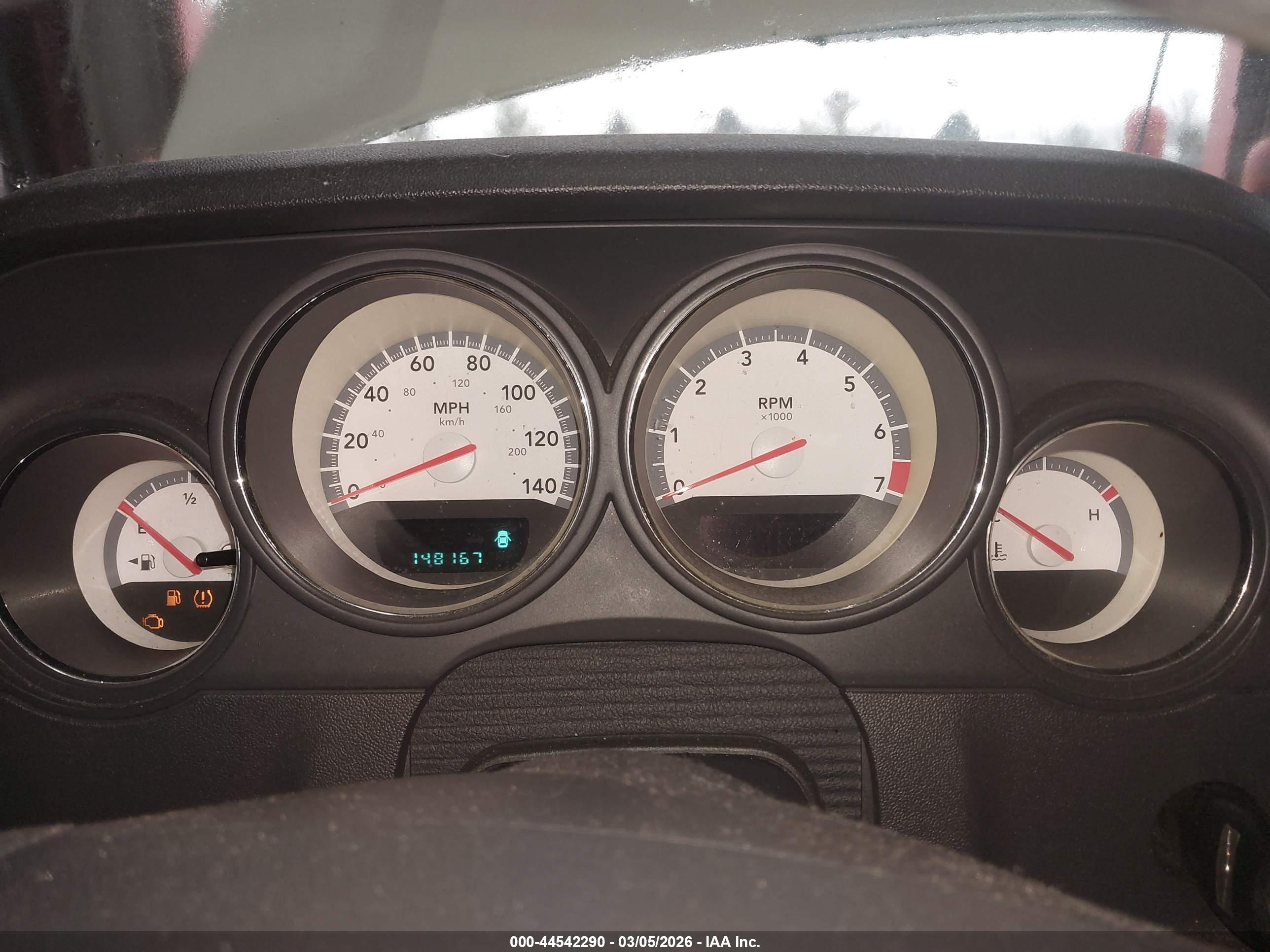 DODGE CHALLENGER image 7