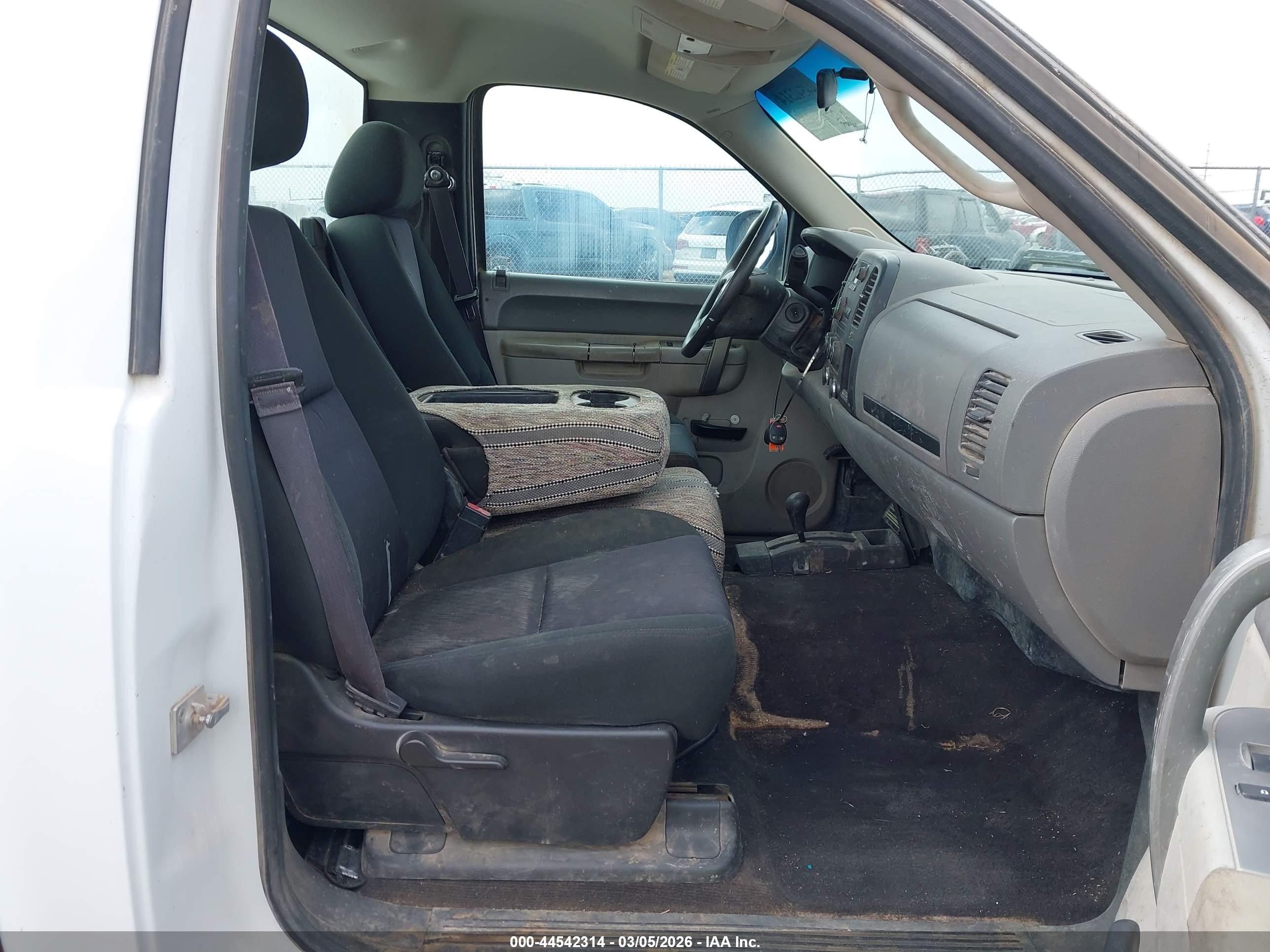 CHEVROLET SILVERADO image 5