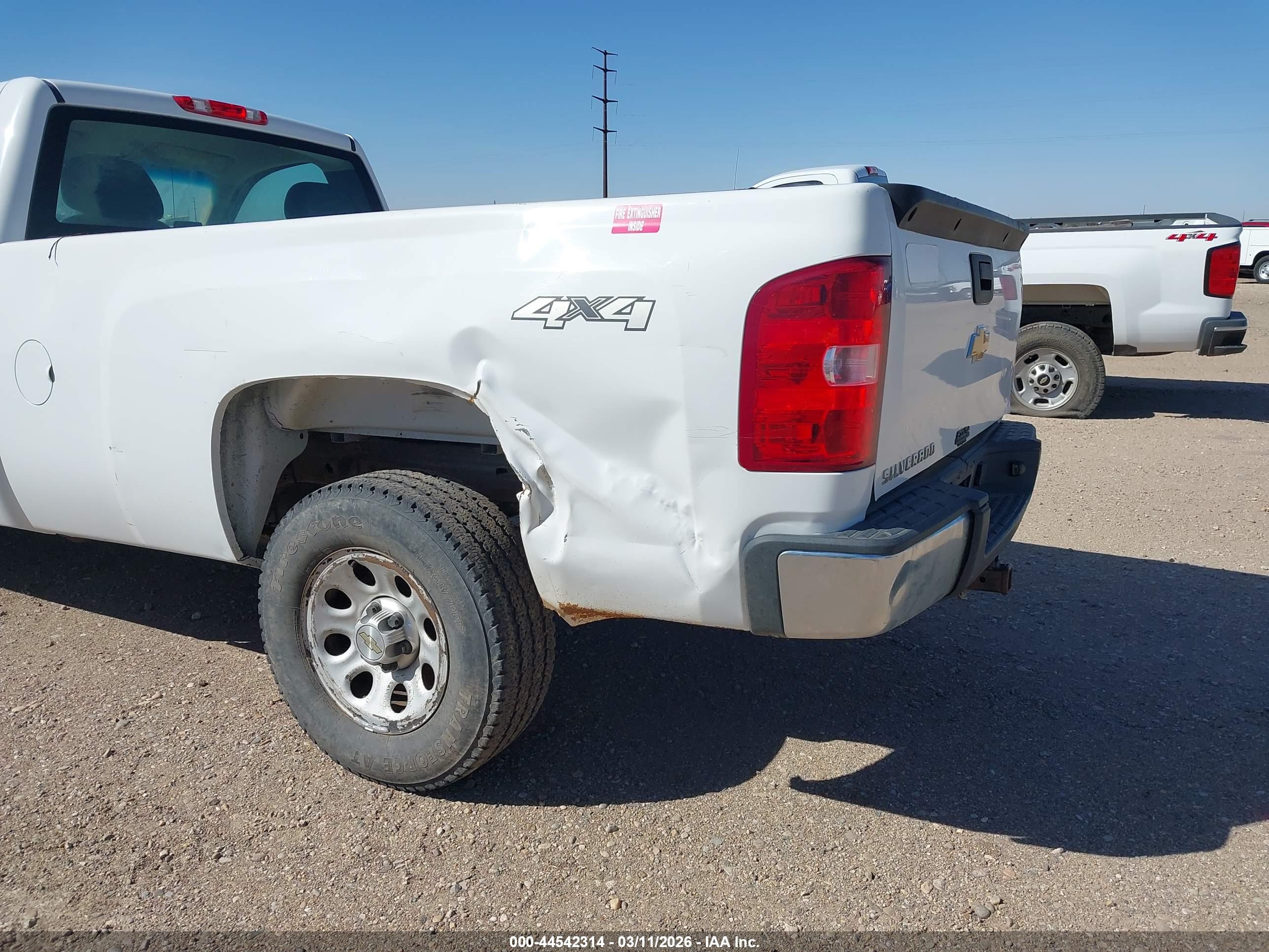 CHEVROLET SILVERADO image 6
