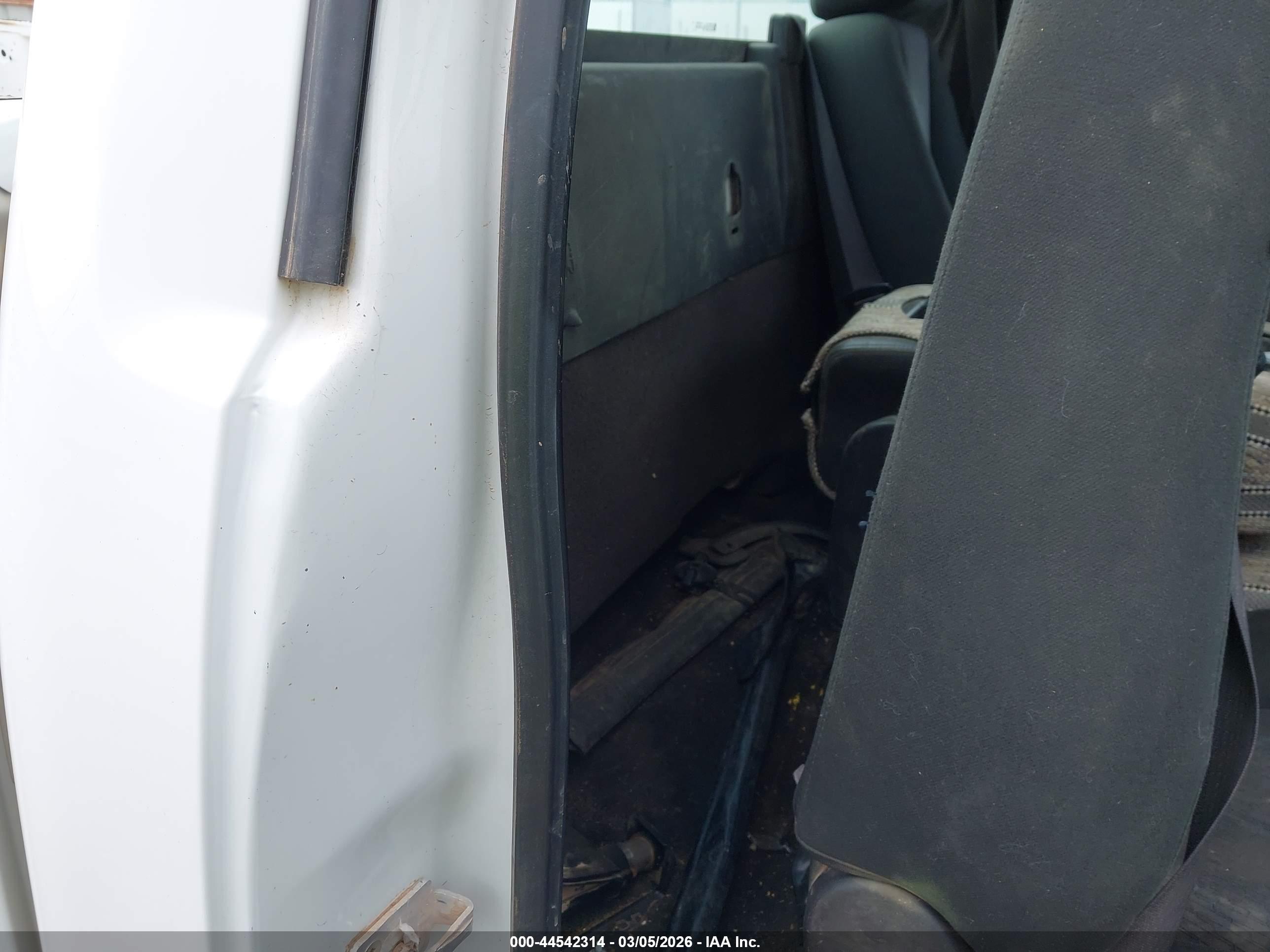 CHEVROLET SILVERADO image 8