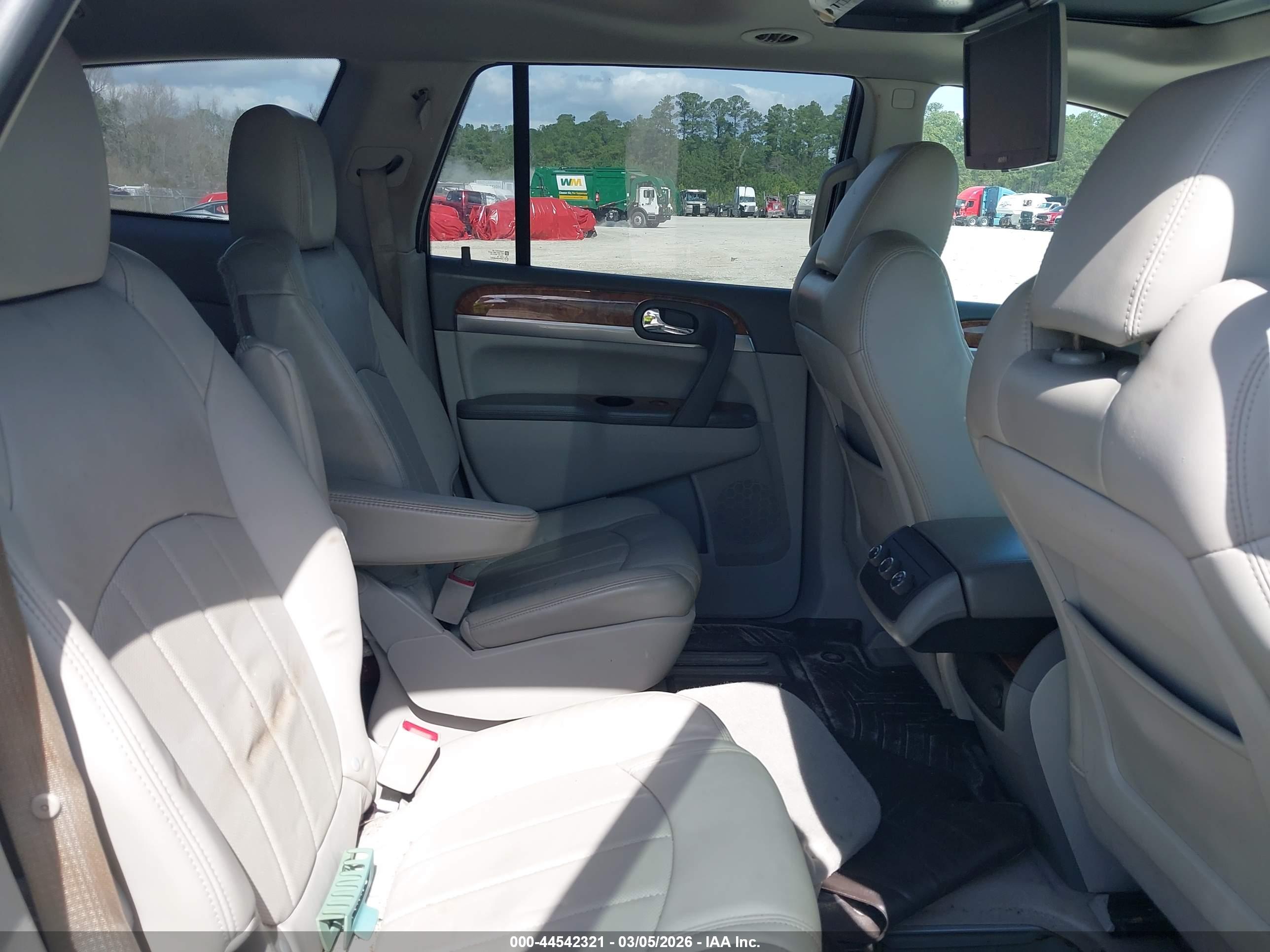 BUICK ENCLAVE image 8