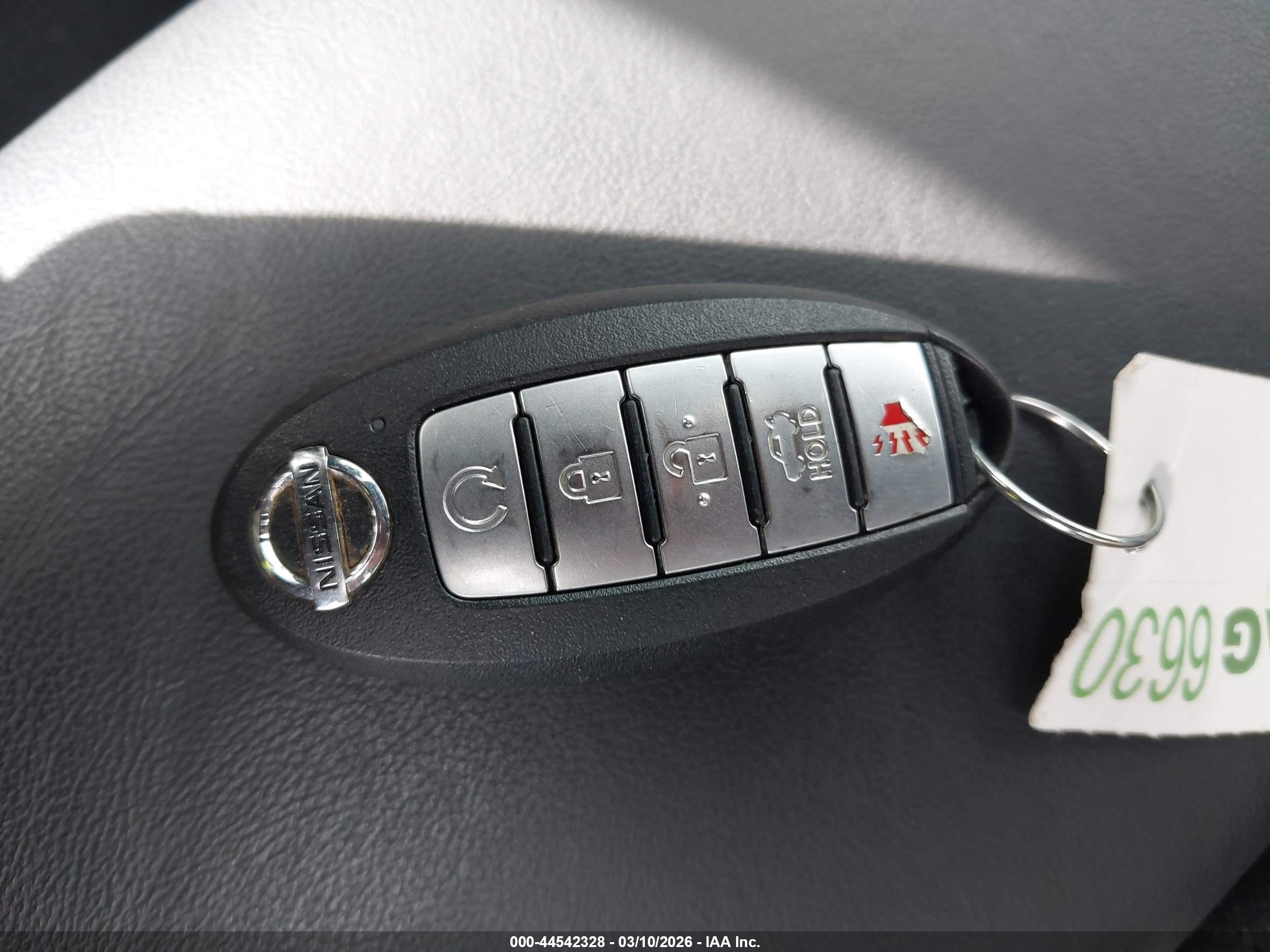 NISSAN MAXIMA image 11