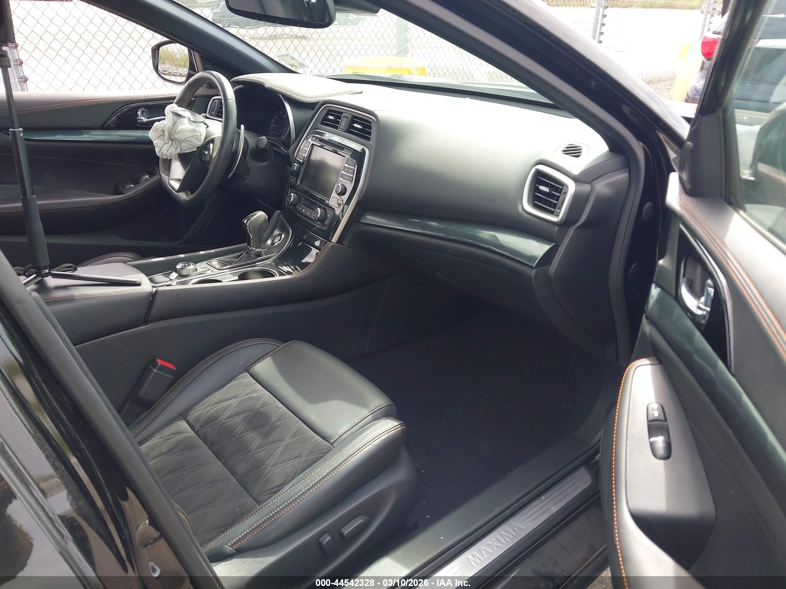 NISSAN MAXIMA image 5