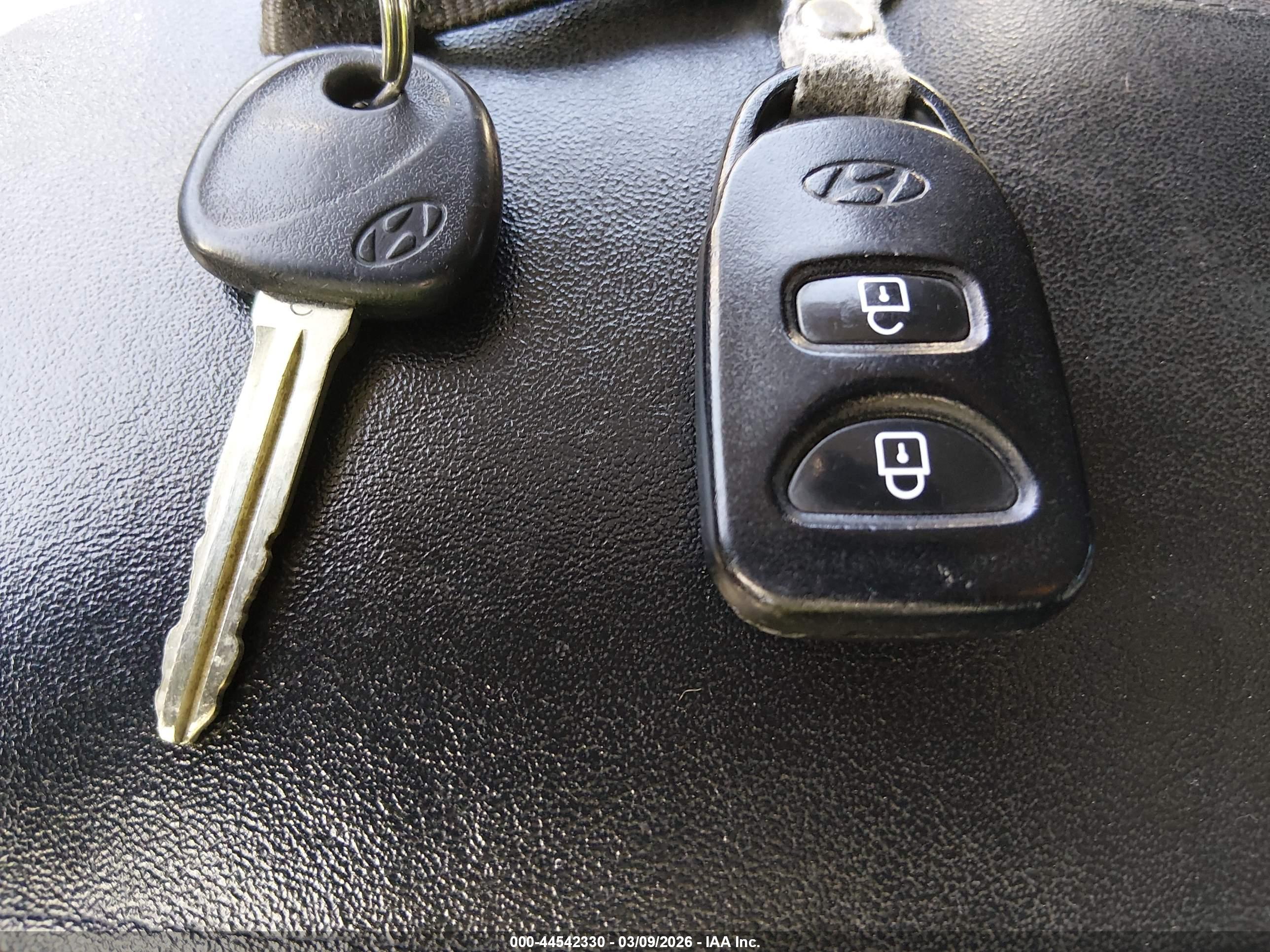 HYUNDAI TUCSON image 11