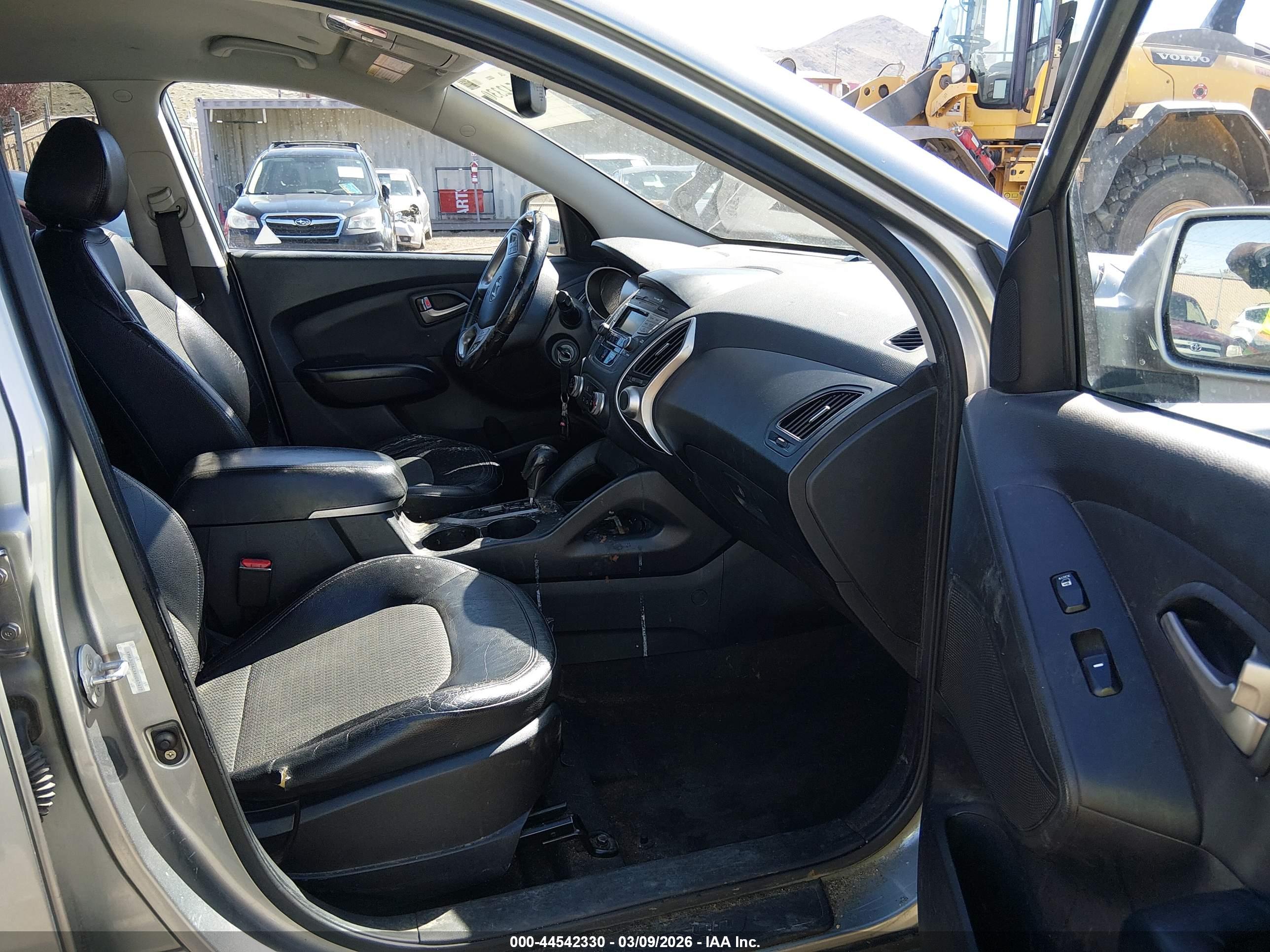 HYUNDAI TUCSON image 5