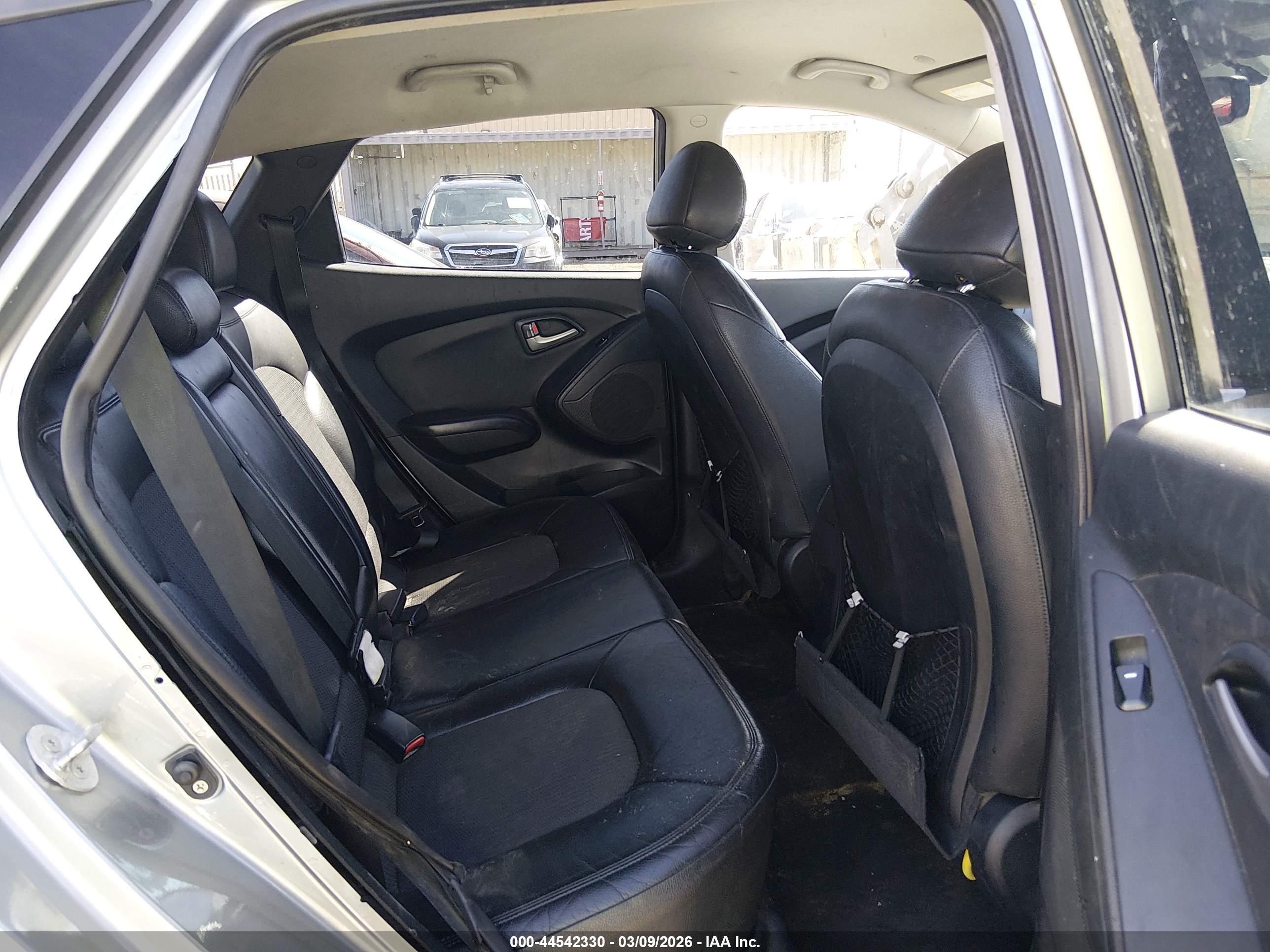 HYUNDAI TUCSON image 8