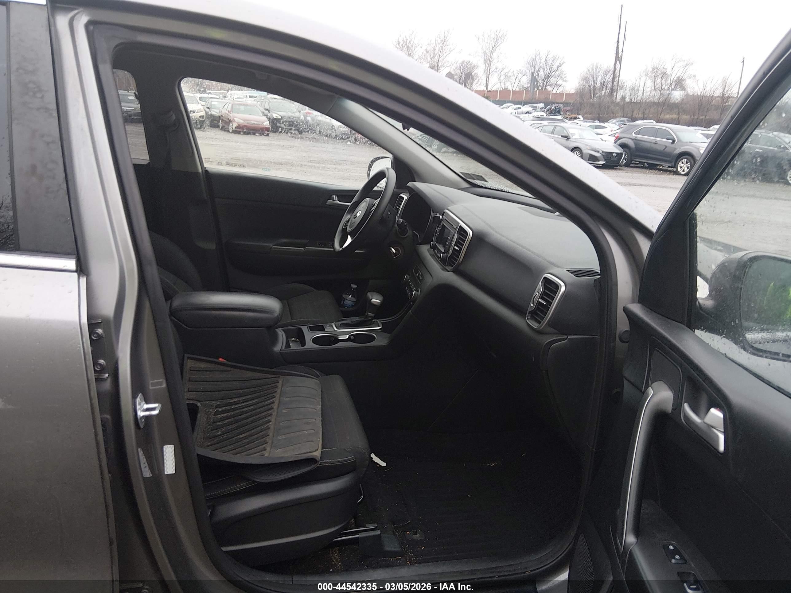 KIA SPORTAGE image 5