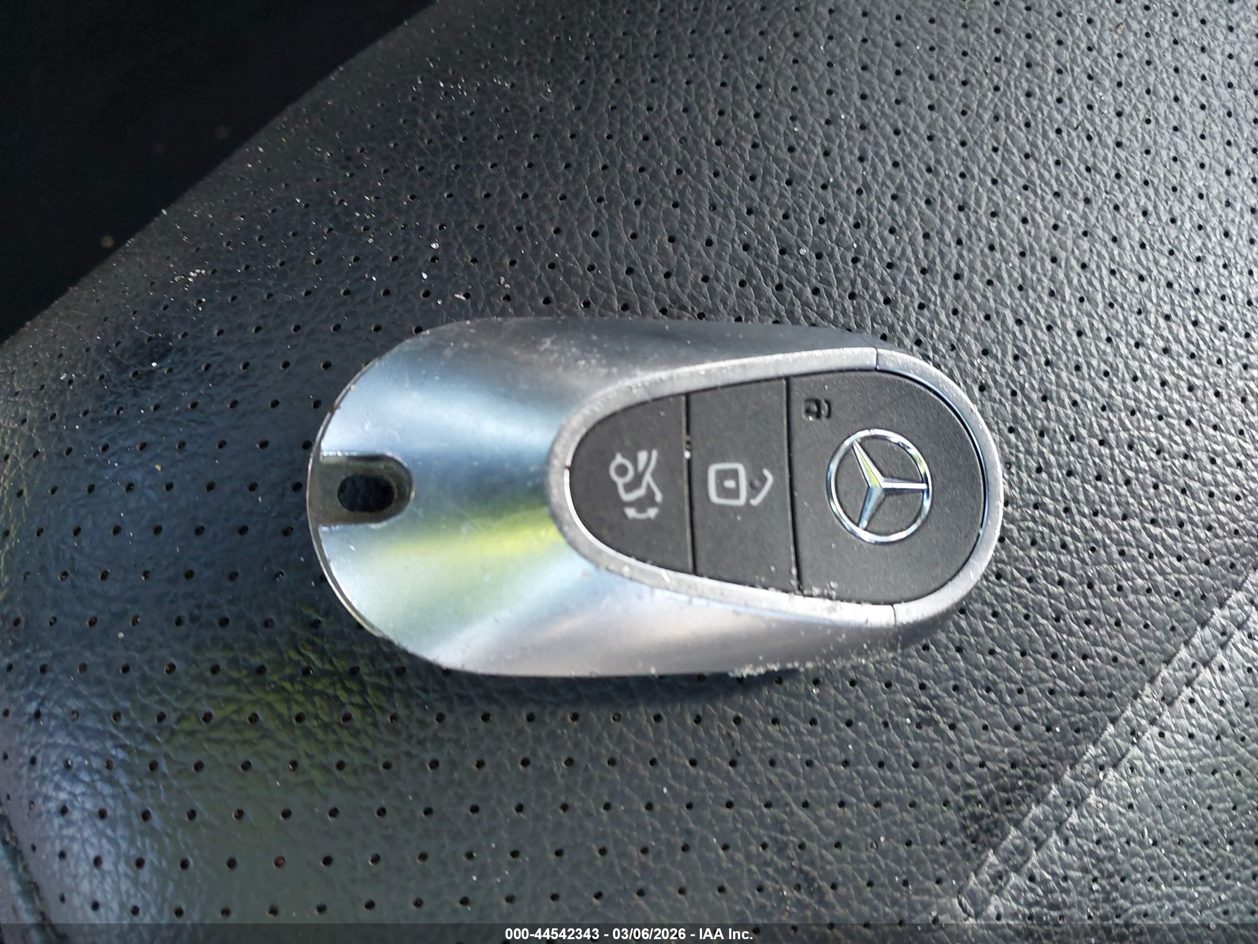 MERCEDES-BENZ GLC image 11