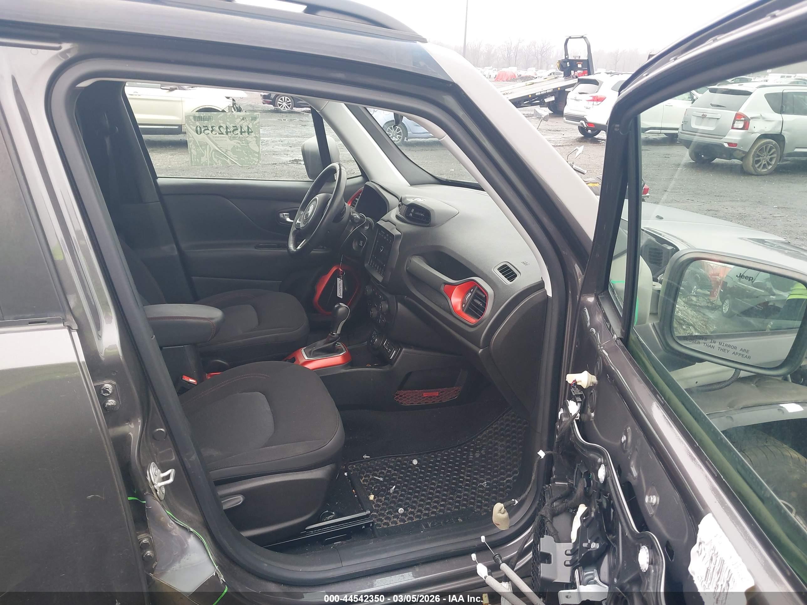 JEEP RENEGADE image 5
