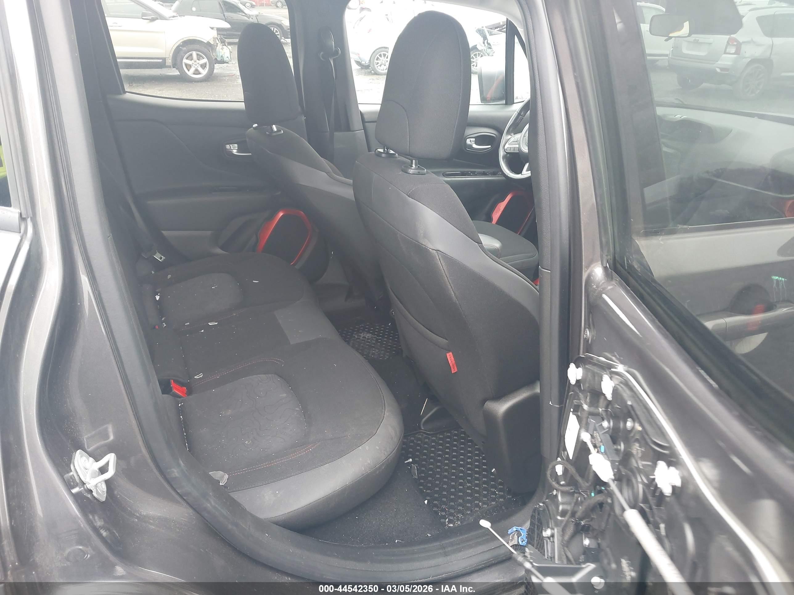 JEEP RENEGADE image 8