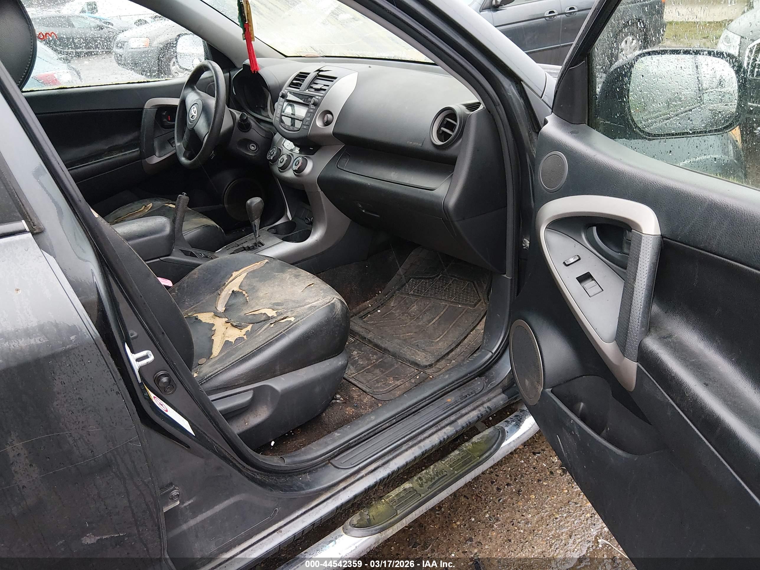 TOYOTA RAV4 image 5